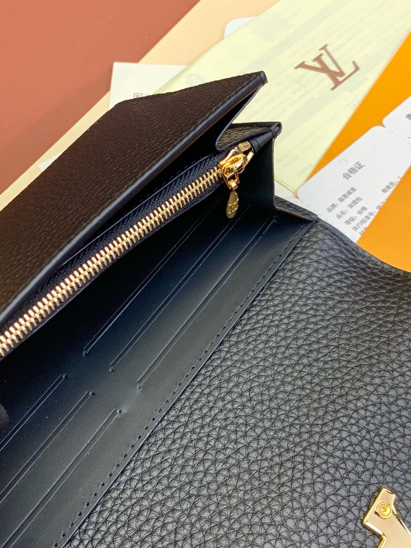 L0vis Vvtt0n M64551 Capucines Wallet