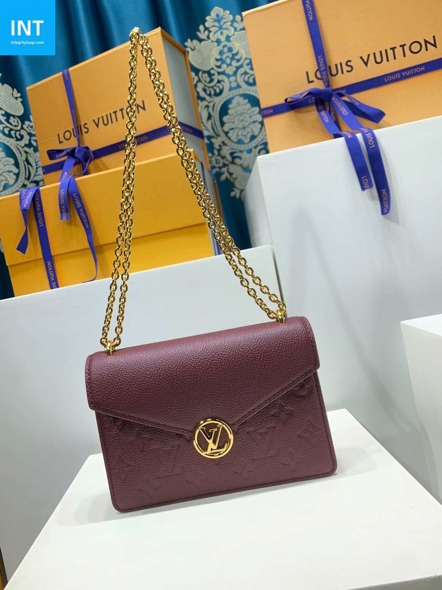 L0vis Vvtt0n M25814 Wallet On Chain Rosy