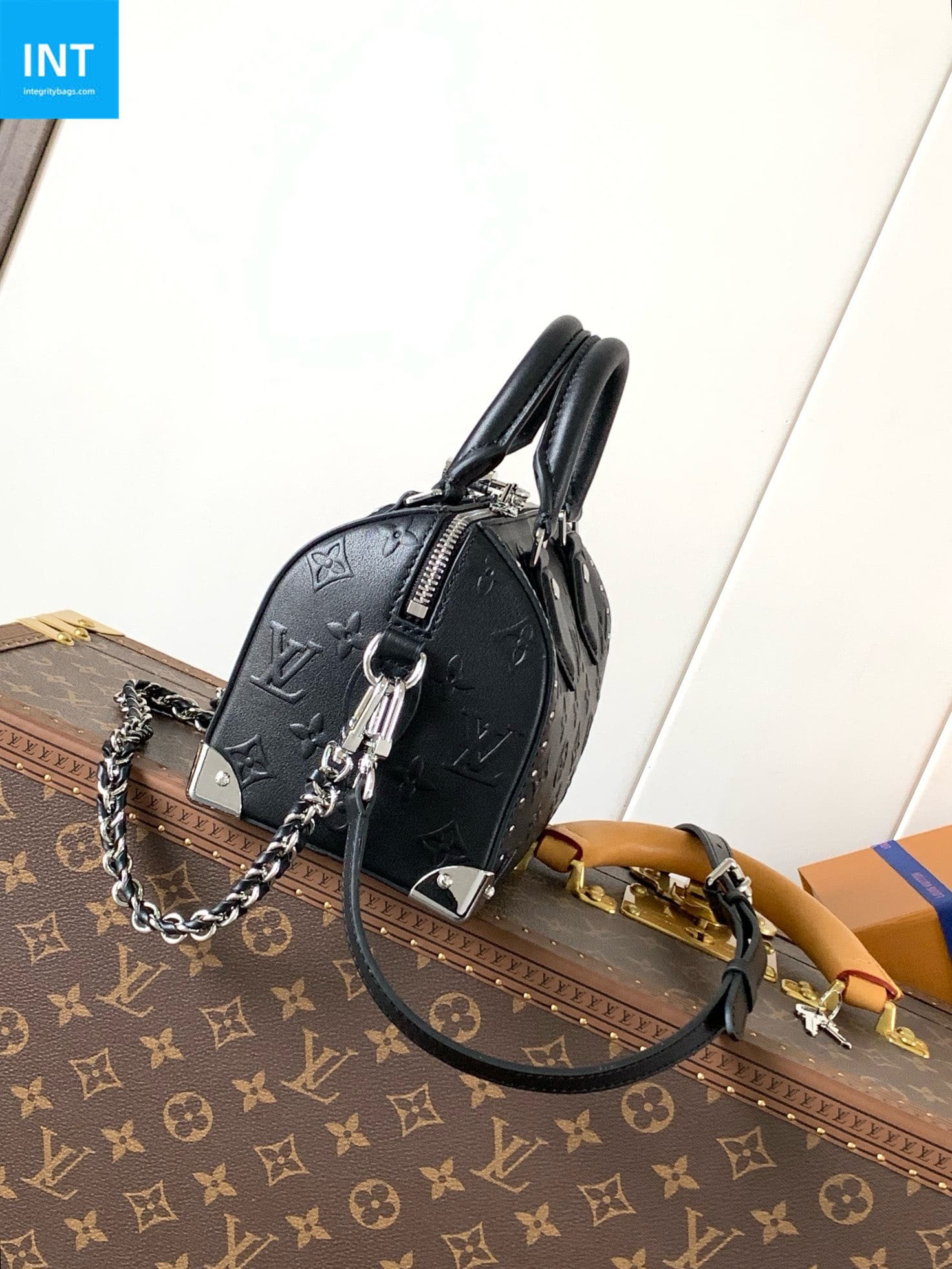 L0vis Vvtt0n M14575 Speedy Trunk 20