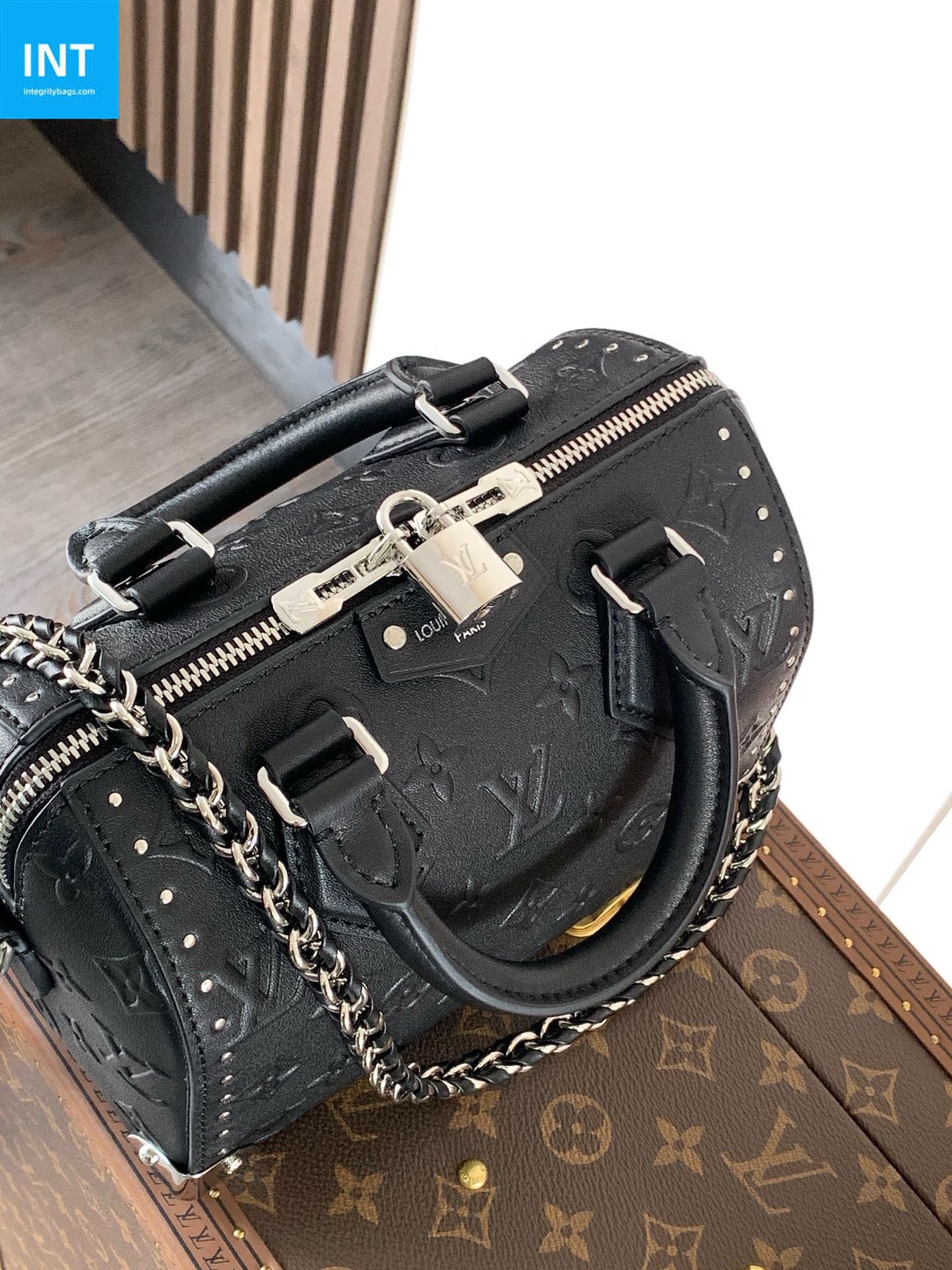 L0vis Vvtt0n M14575 Speedy Trunk 20