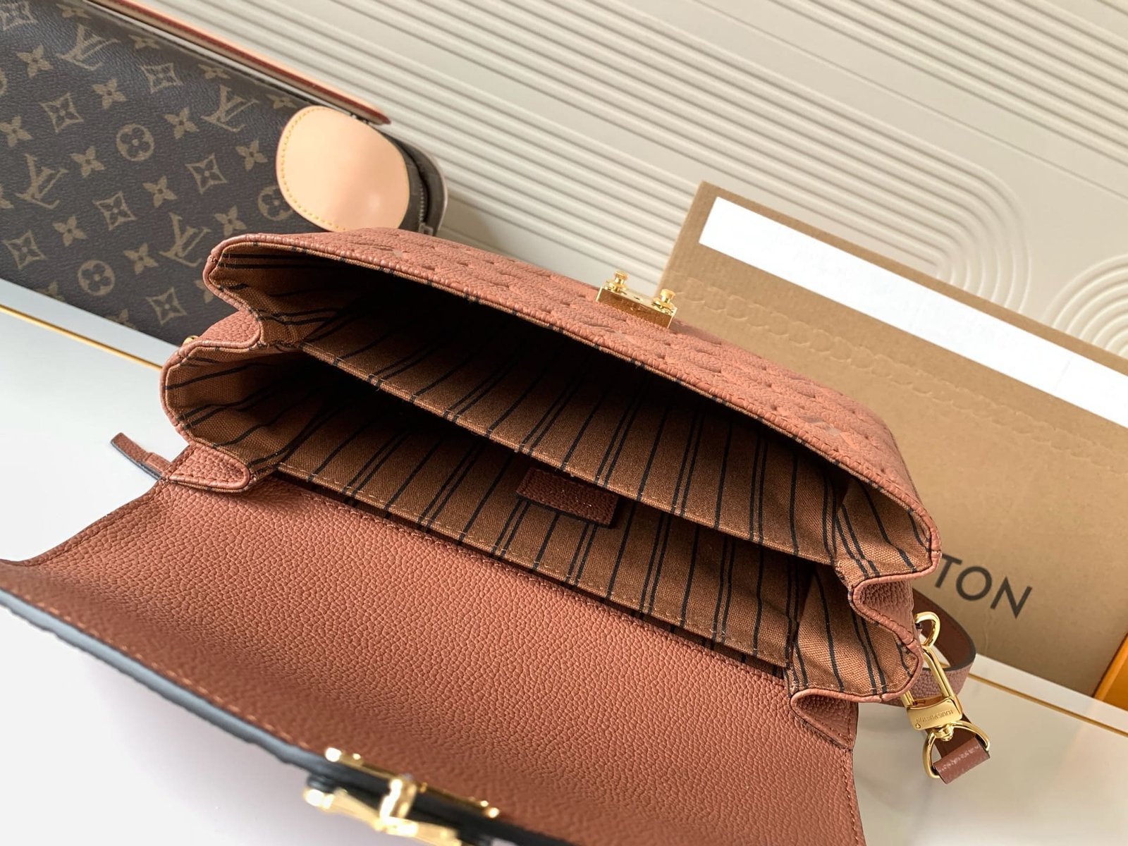L0vis Vvtt0n M12711 Pochette Métis
