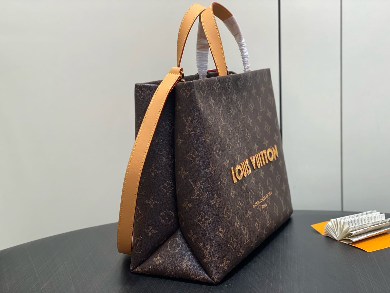 L0vis Vvtt0n M13928 Shopper Tote MM