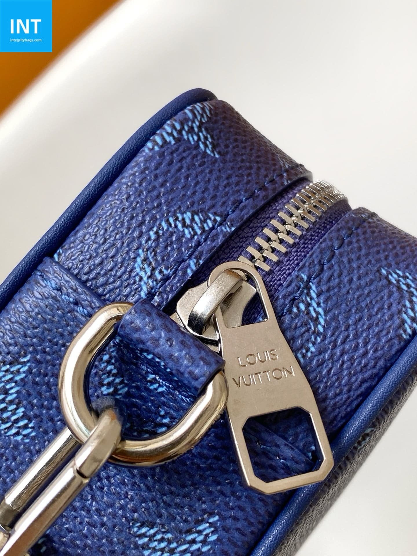 L0vis Vvtt0n M26826 Trocadéro Wearable Wallet
