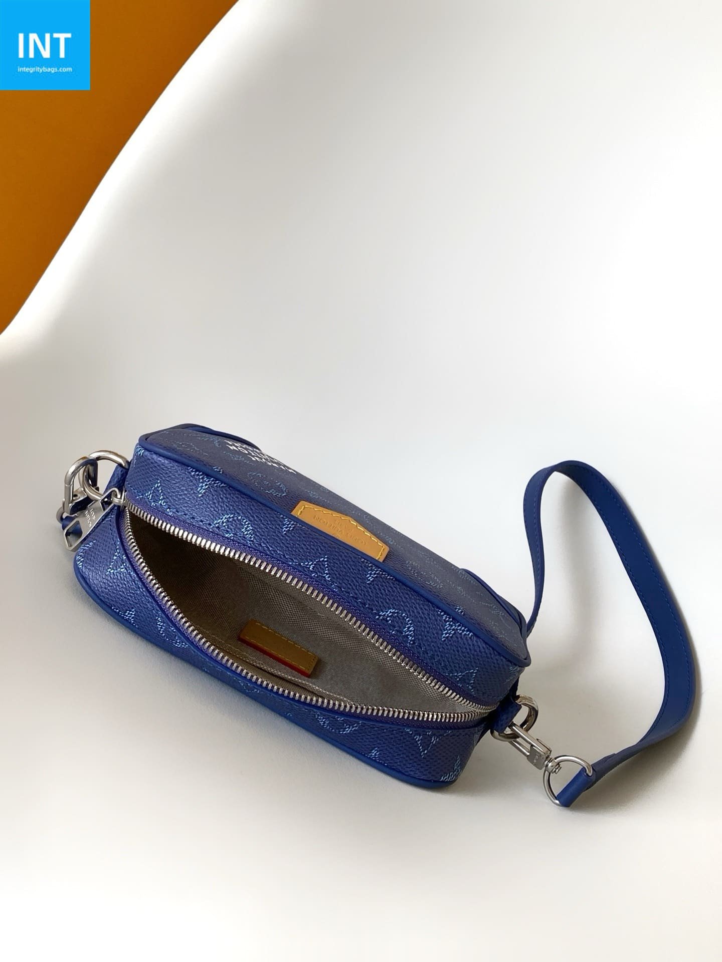 L0vis Vvtt0n M26826 Trocadéro Wearable Wallet