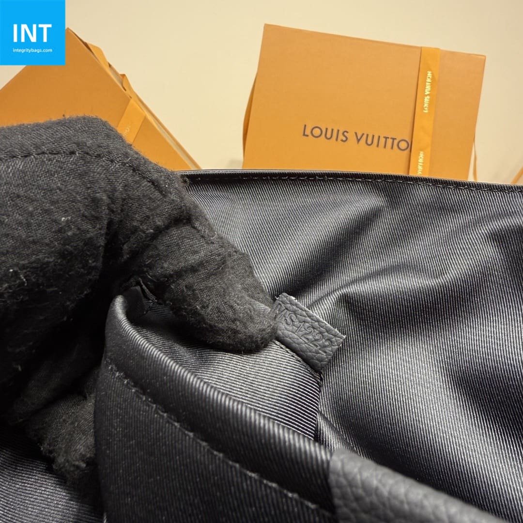 L0vis Vvtt0n M15262 Fastline Backpack