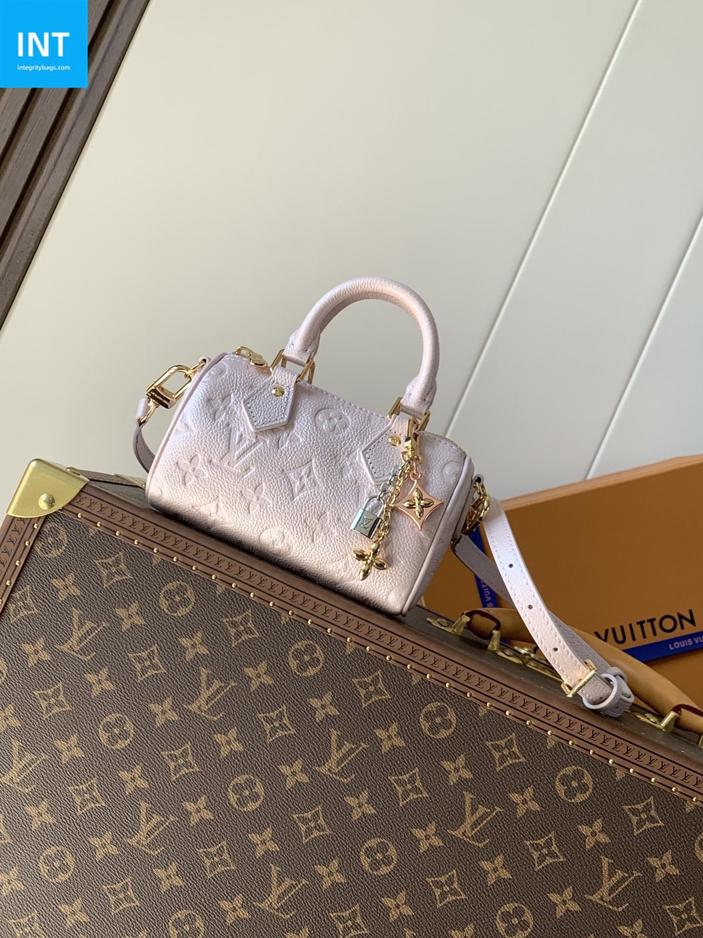 L0vis Vvtt0n M27107 Nano Speedy