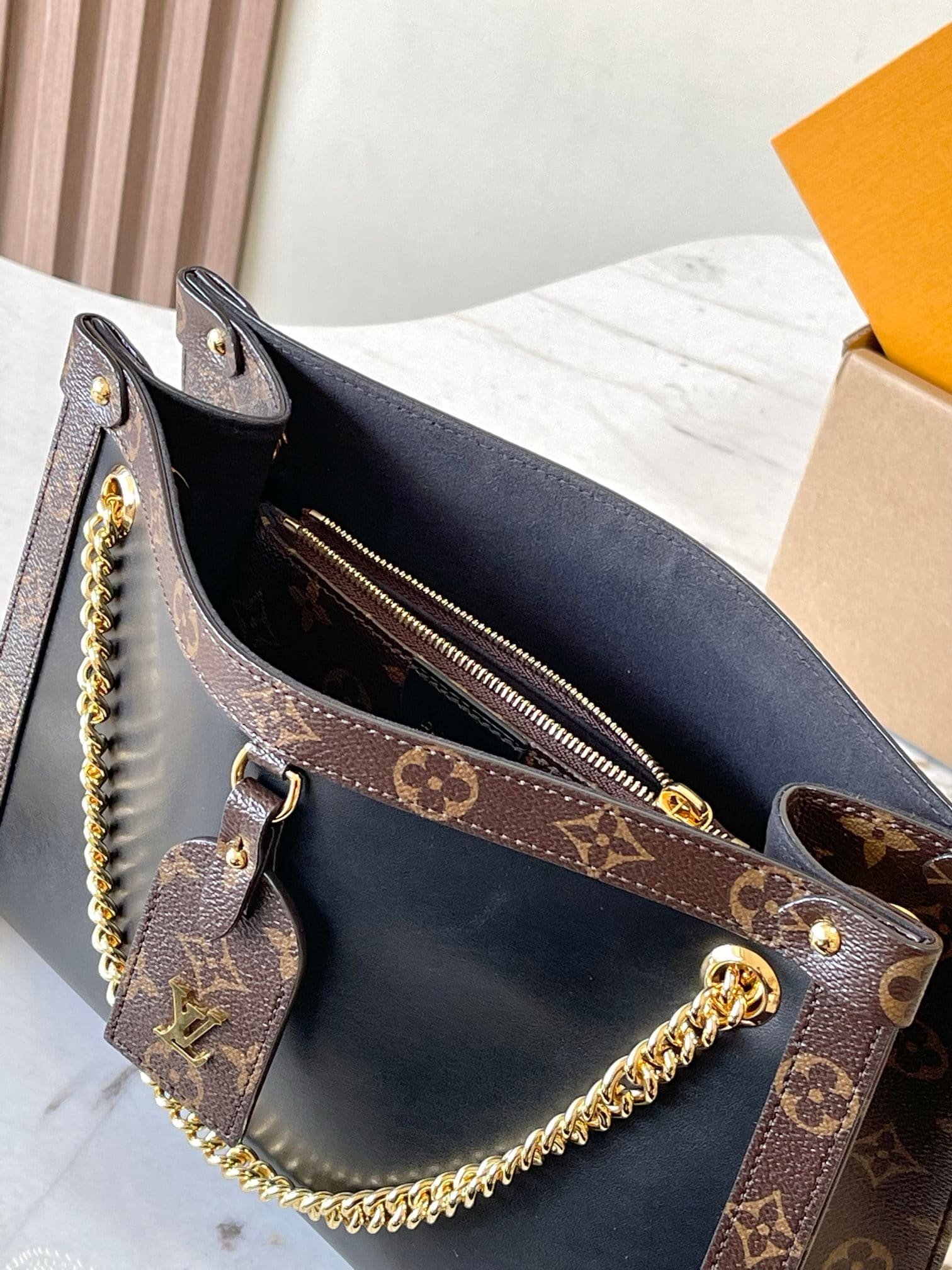 L0vis Vvtt0n M13140 Book Now Small NOVA Bag