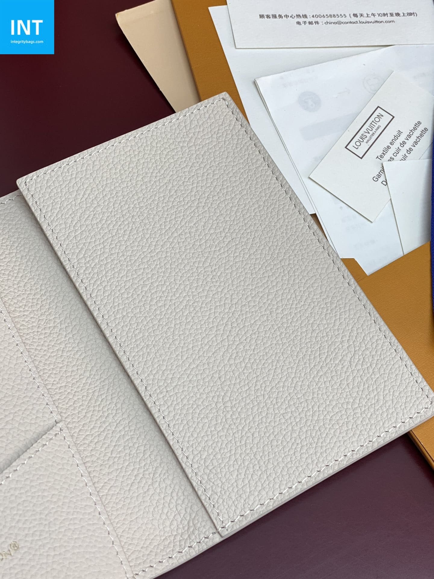 L0vis Vvtt0n M25917 Passport Cover