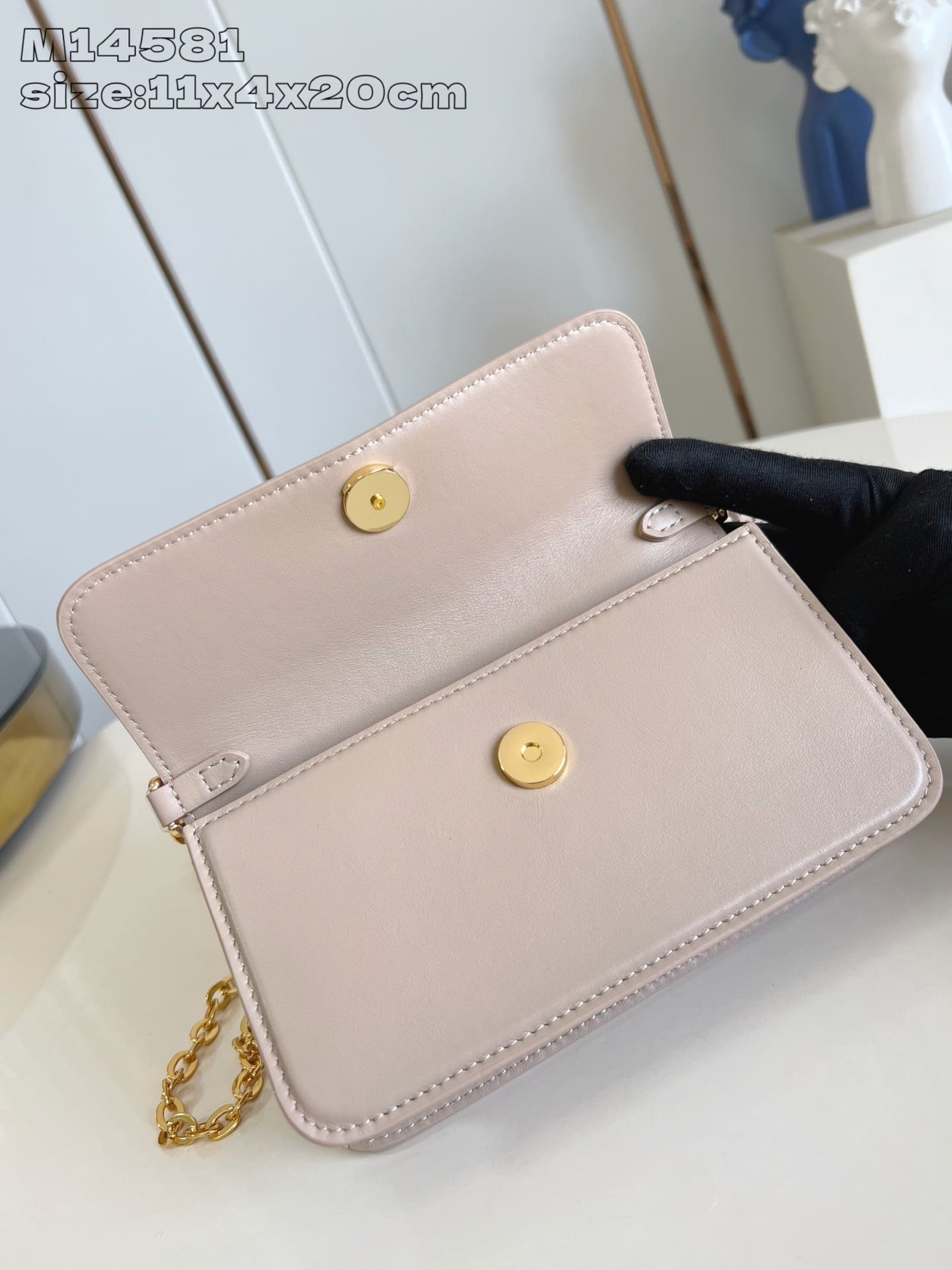 L0vis Vvtt0n M14581 Wallet On Chain LV Bloom