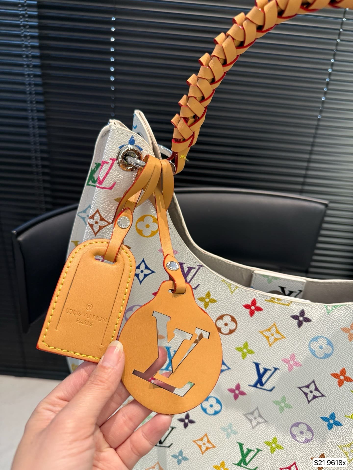 L0vis Vvtt0n tote bag
