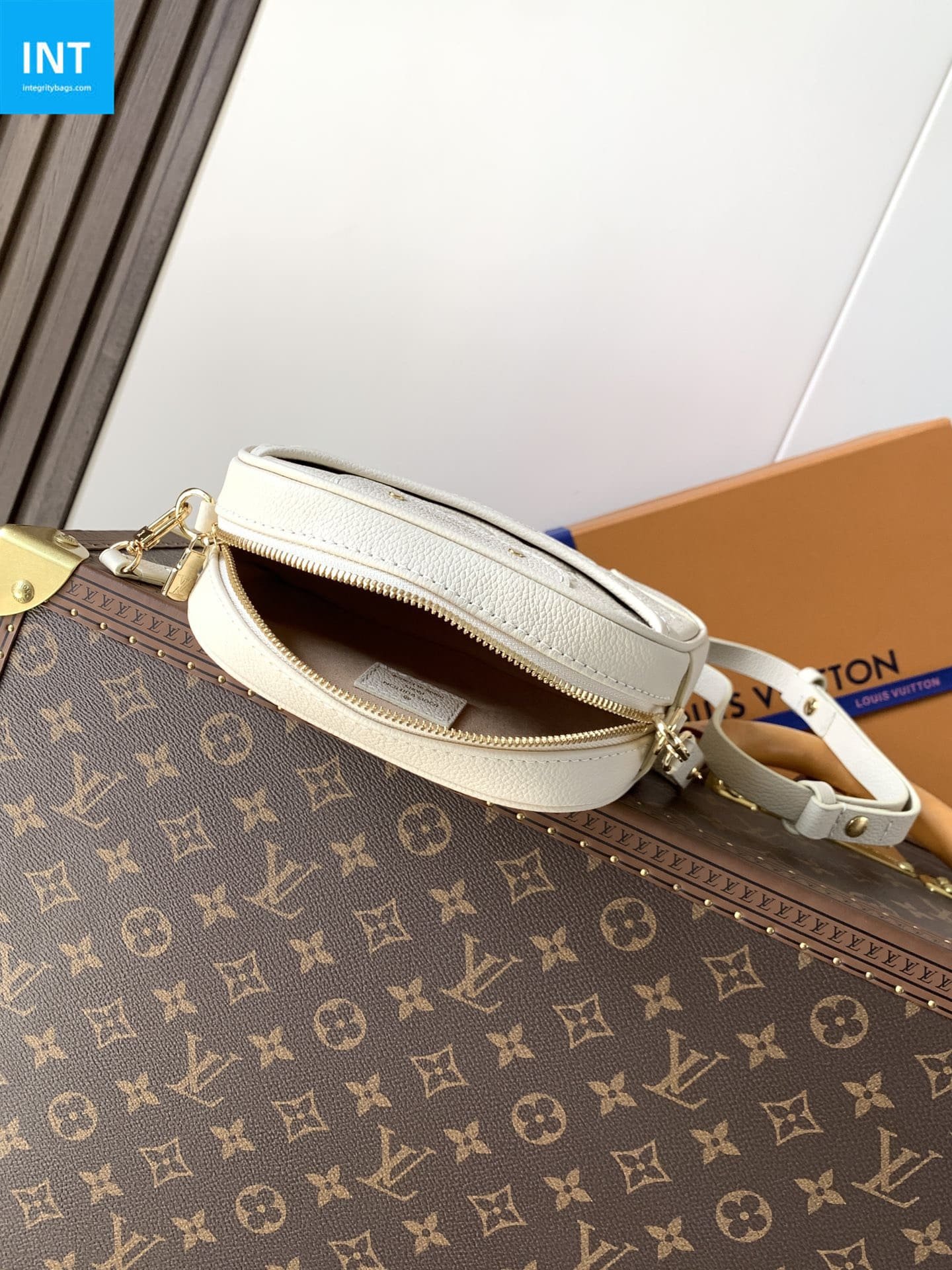 L0vis Vvtt0n M26509 Tiny Camera Bag