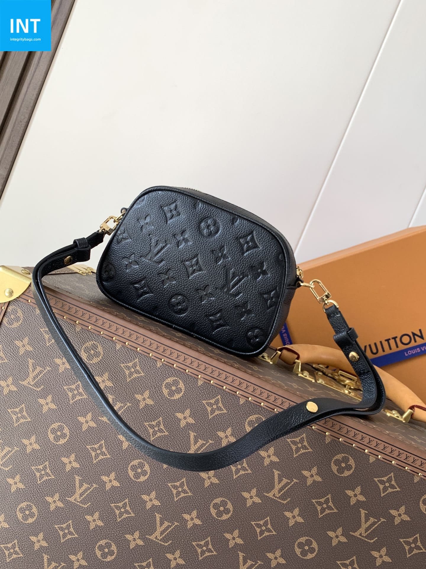 L0vis Vvtt0n M25518 Tiny Camera Bag
