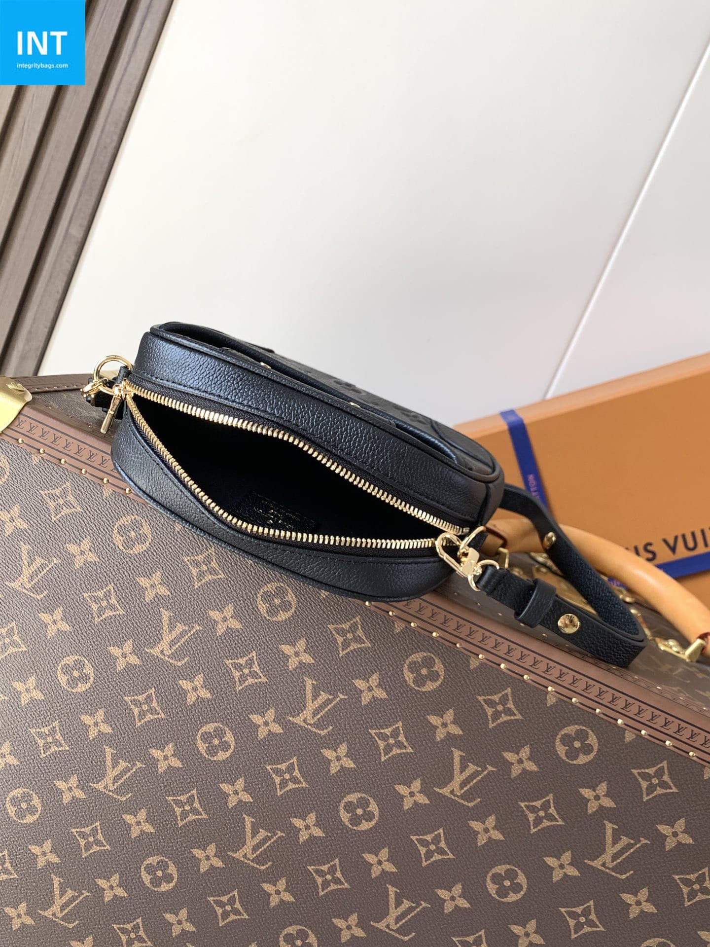 L0vis Vvtt0n M25518 Tiny Camera Bag