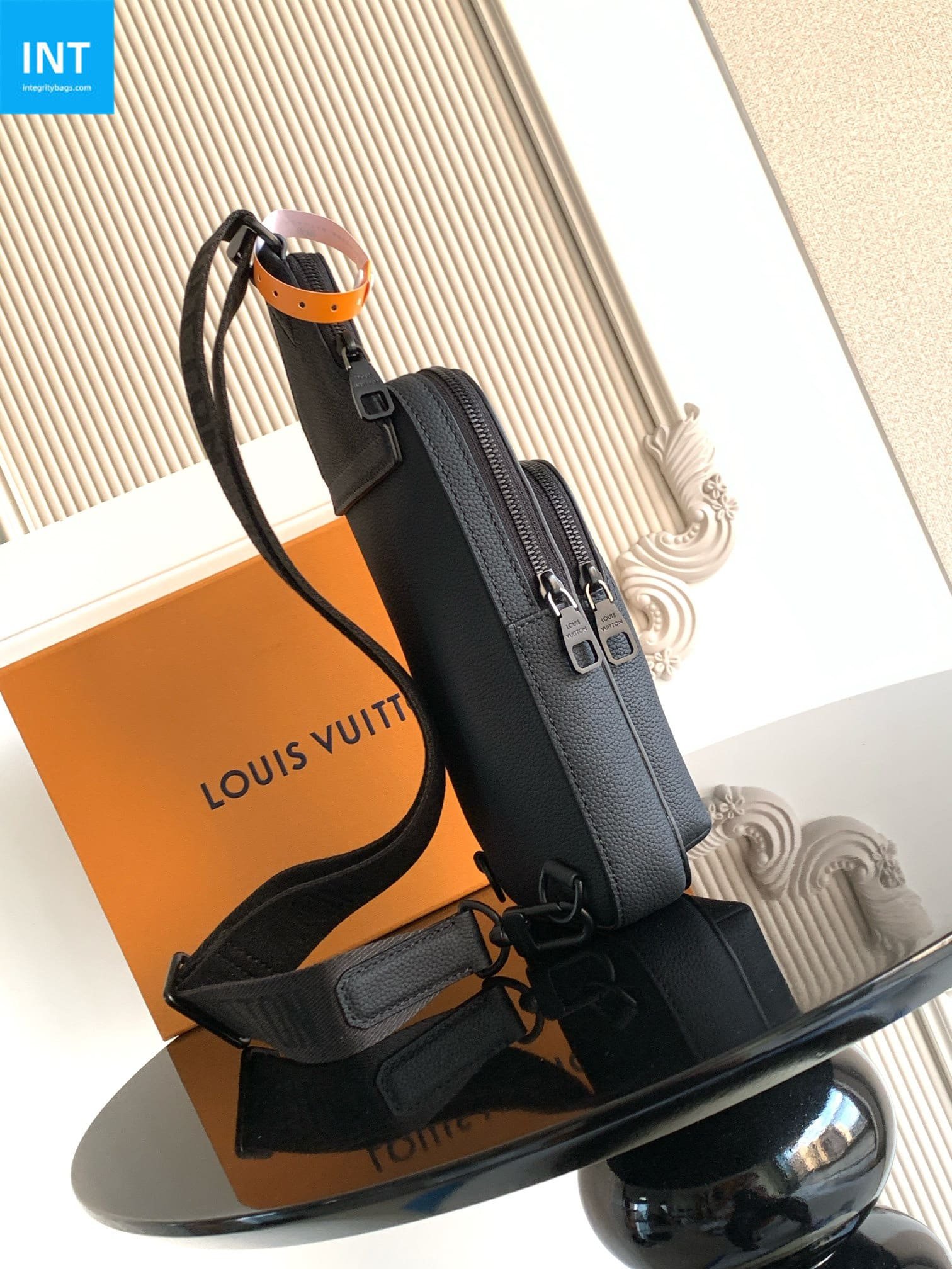 L0vis Vvtt0n M15255 Avenue Slingbag PM