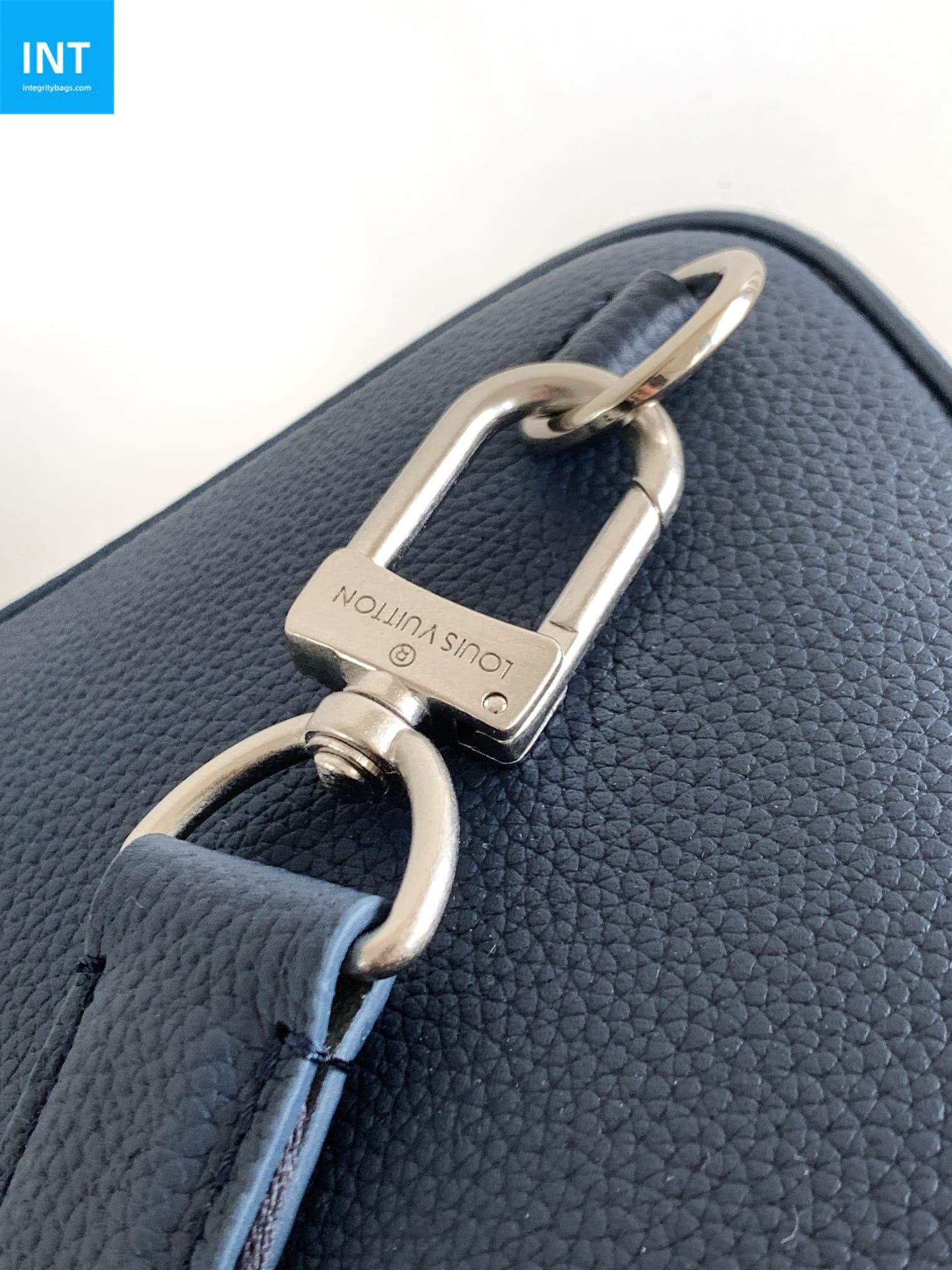 L0vis Vvtt0n M15269 Avenue Slingbag PM