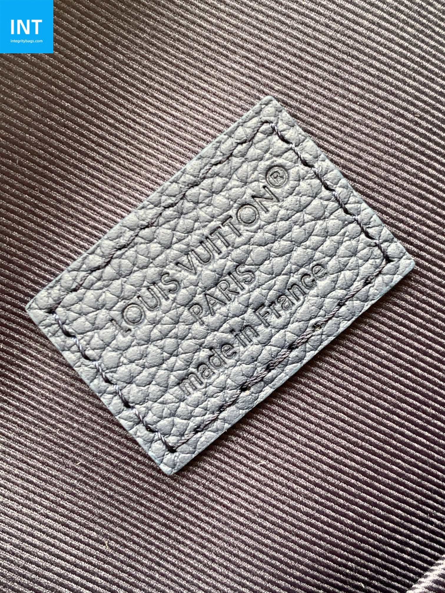 L0vis Vvtt0n M15269 Avenue Slingbag PM