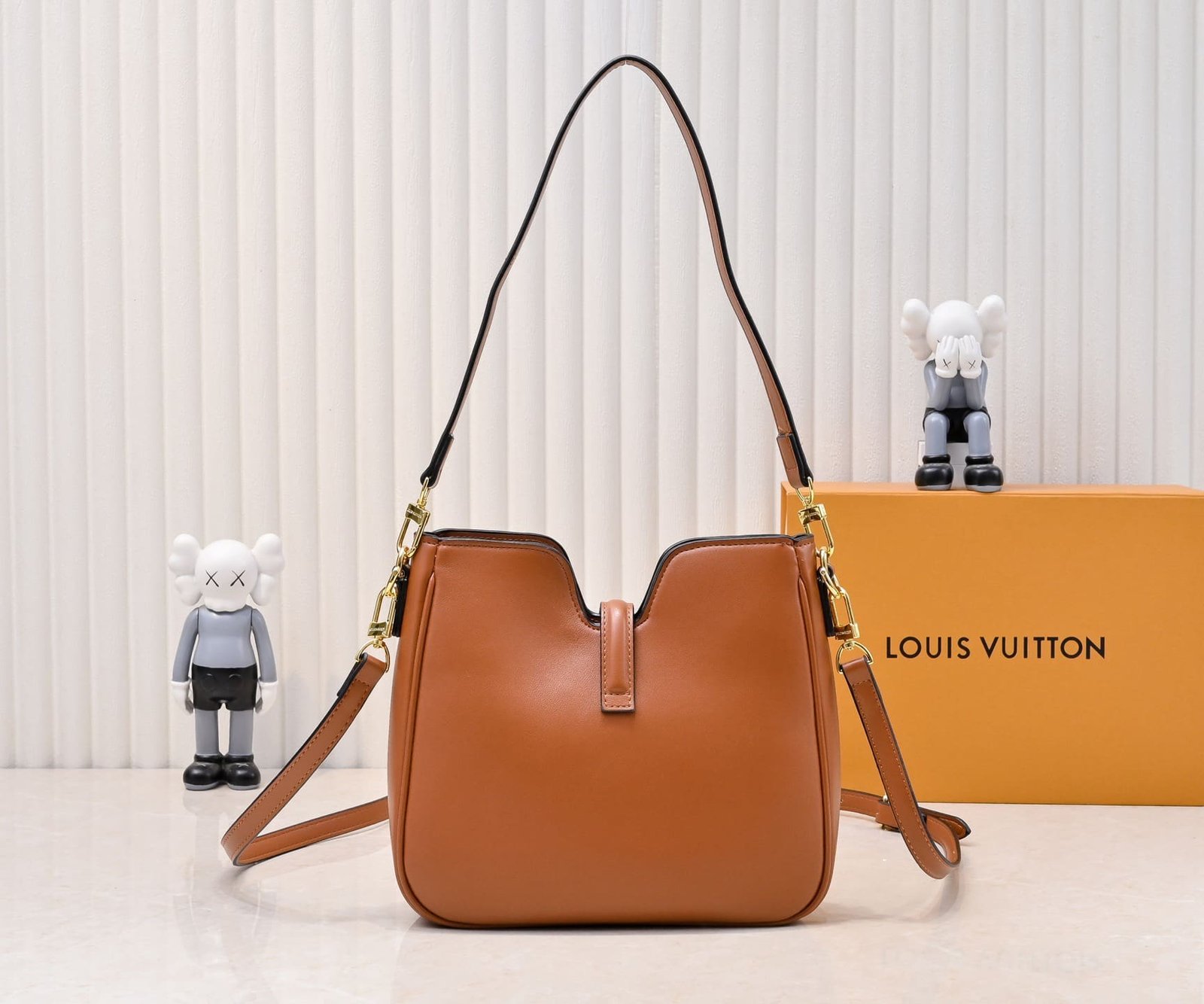 L0vis Vvtt0n’s new hobo bag
