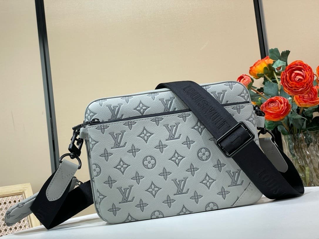 L0vis Vvtt0n M46603 Trio Messenger