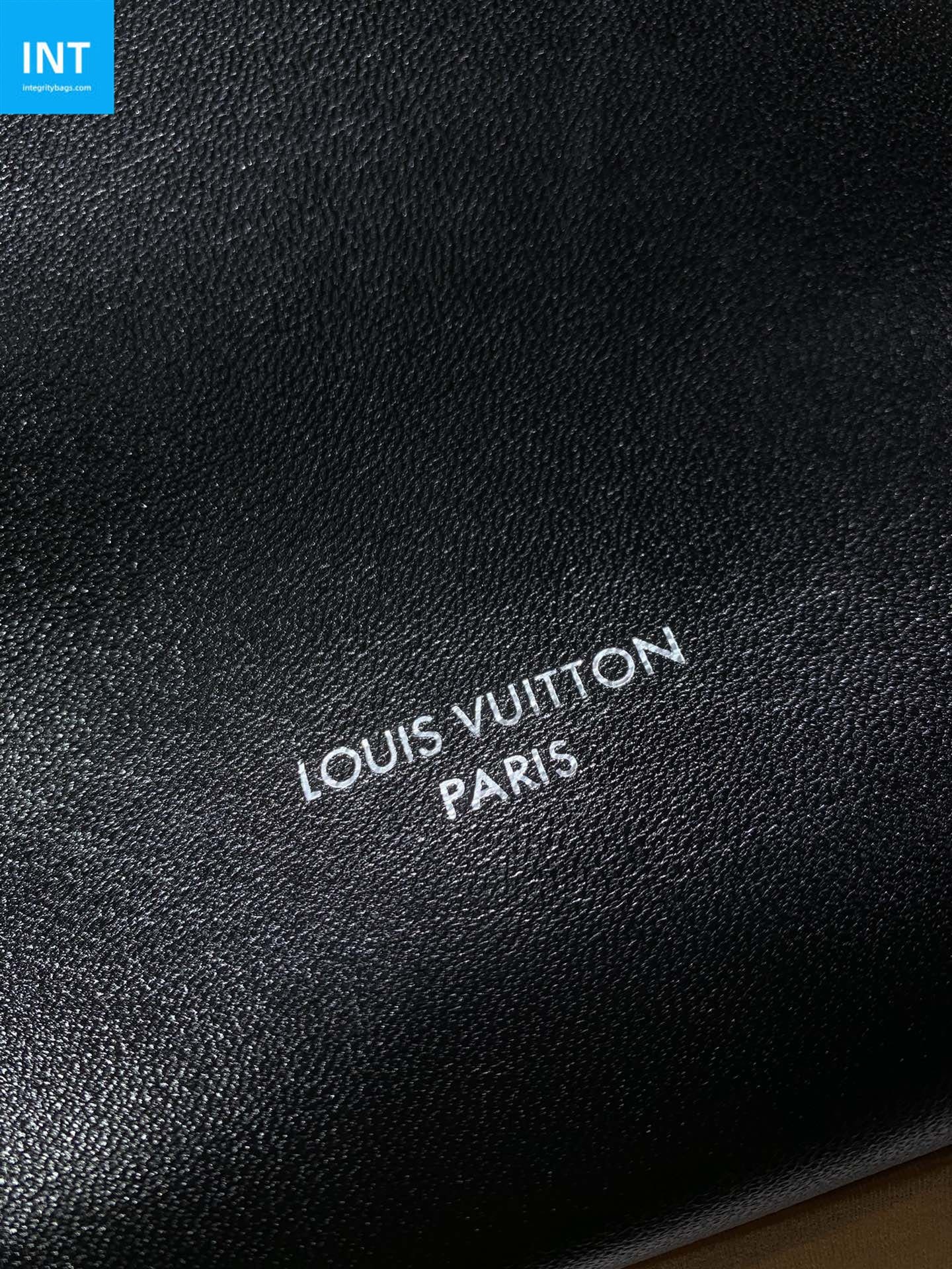 L0vis Vvtt0n M28160 CarryAll East West