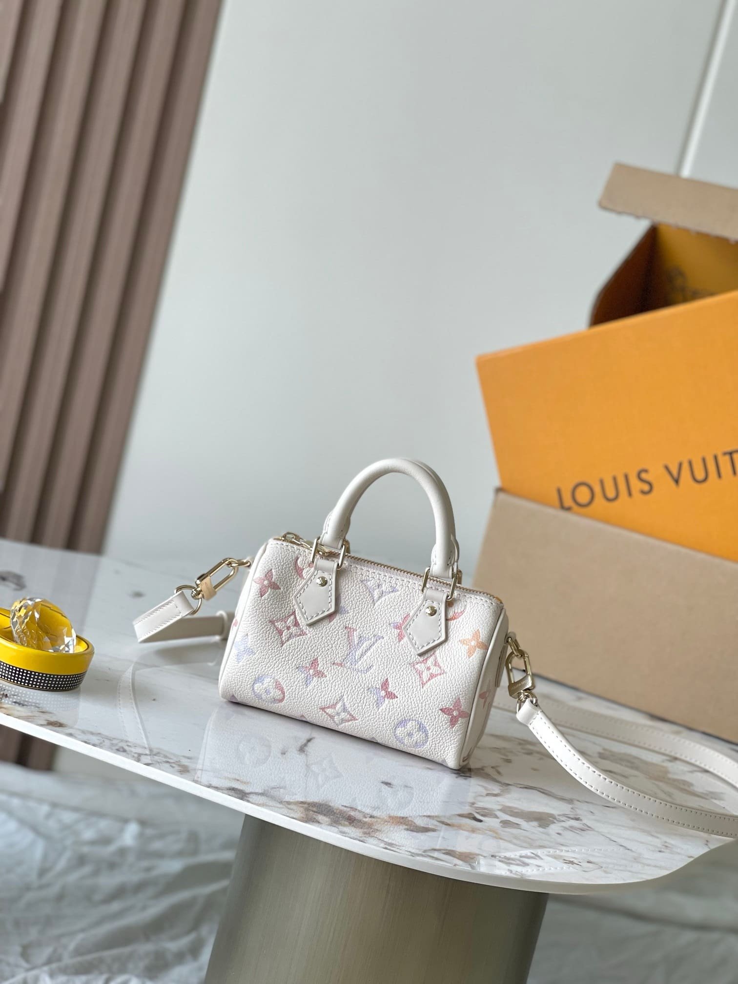 L0vis Vvtt0n M25591 Nano Speedy Bag