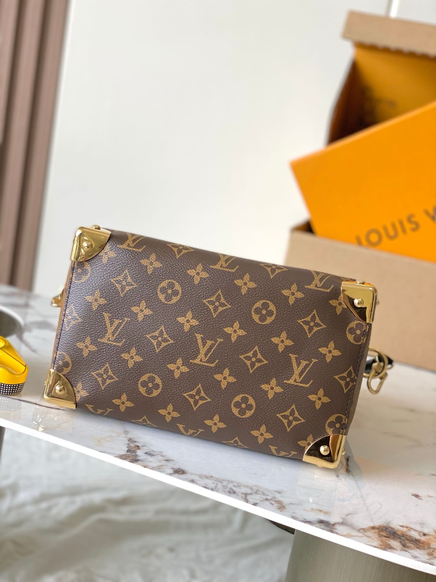 L0vis Vvtt0n M26181 Speedy Trunk 25