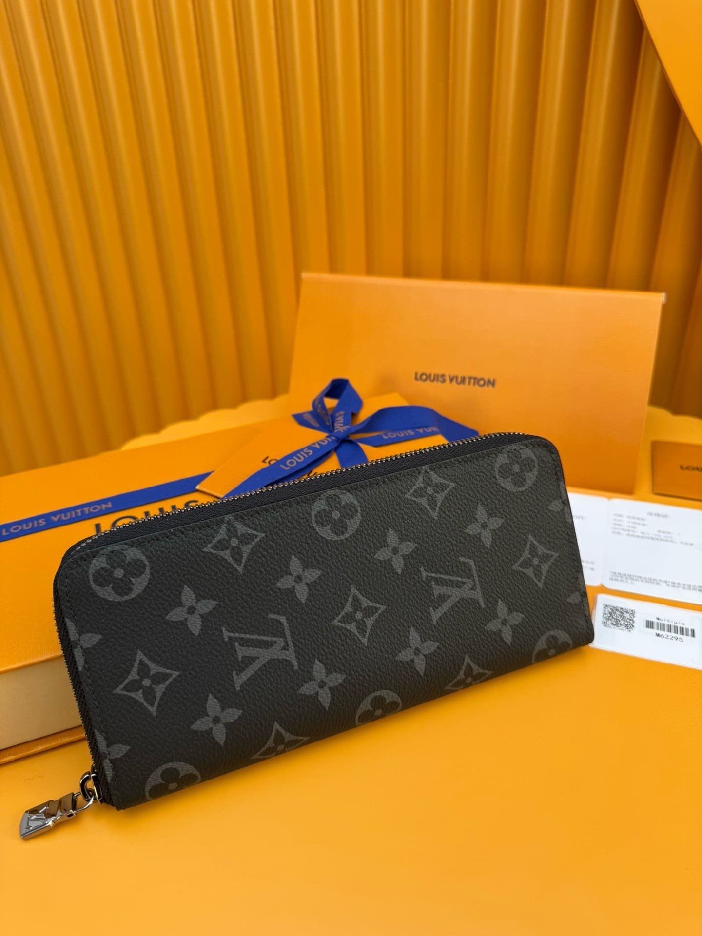 L0vis Vvtt0n M62295 Zippy Wallet Vertical