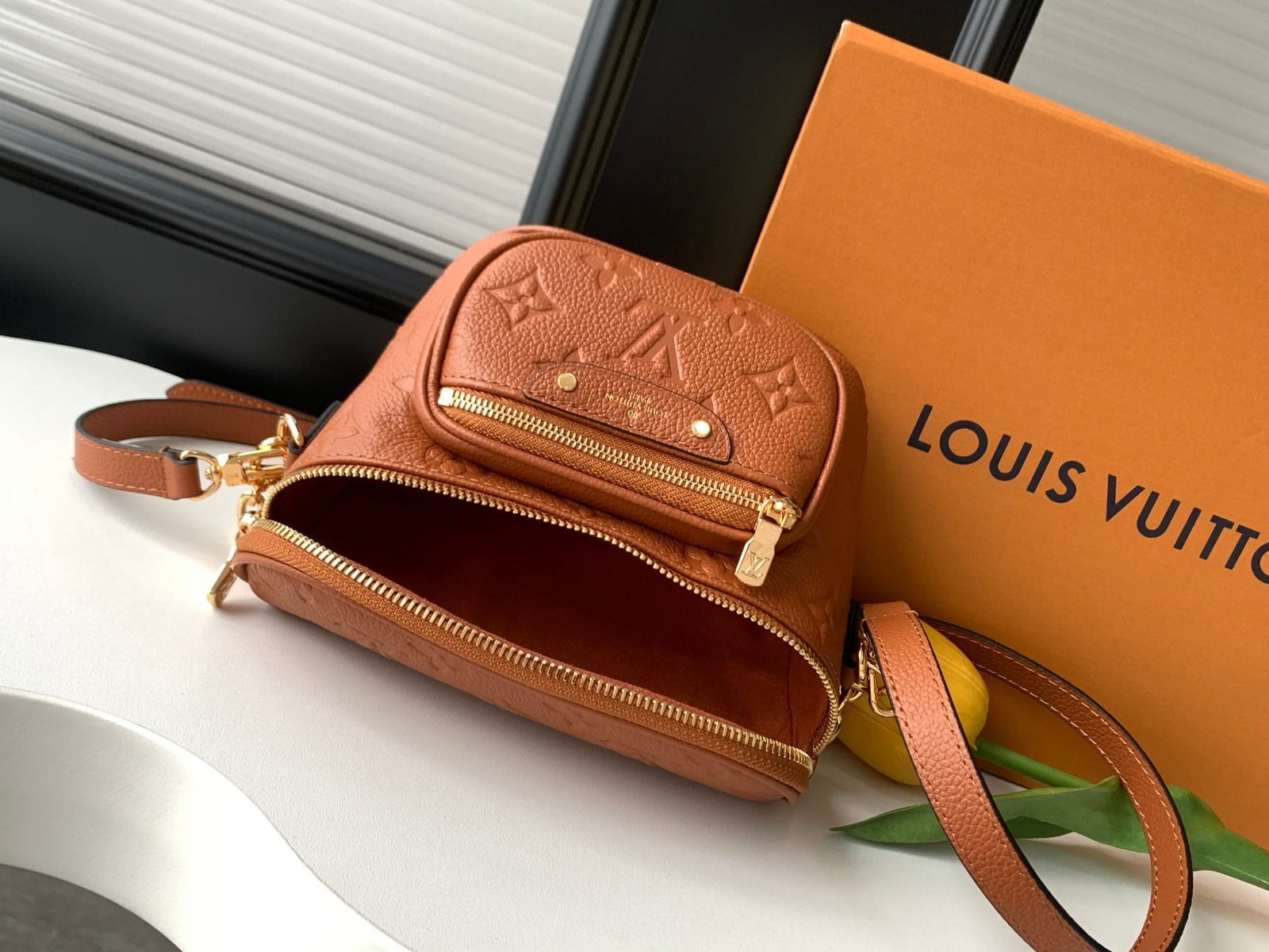 L0vis Vvtt0n M12753 Mini Bumbag