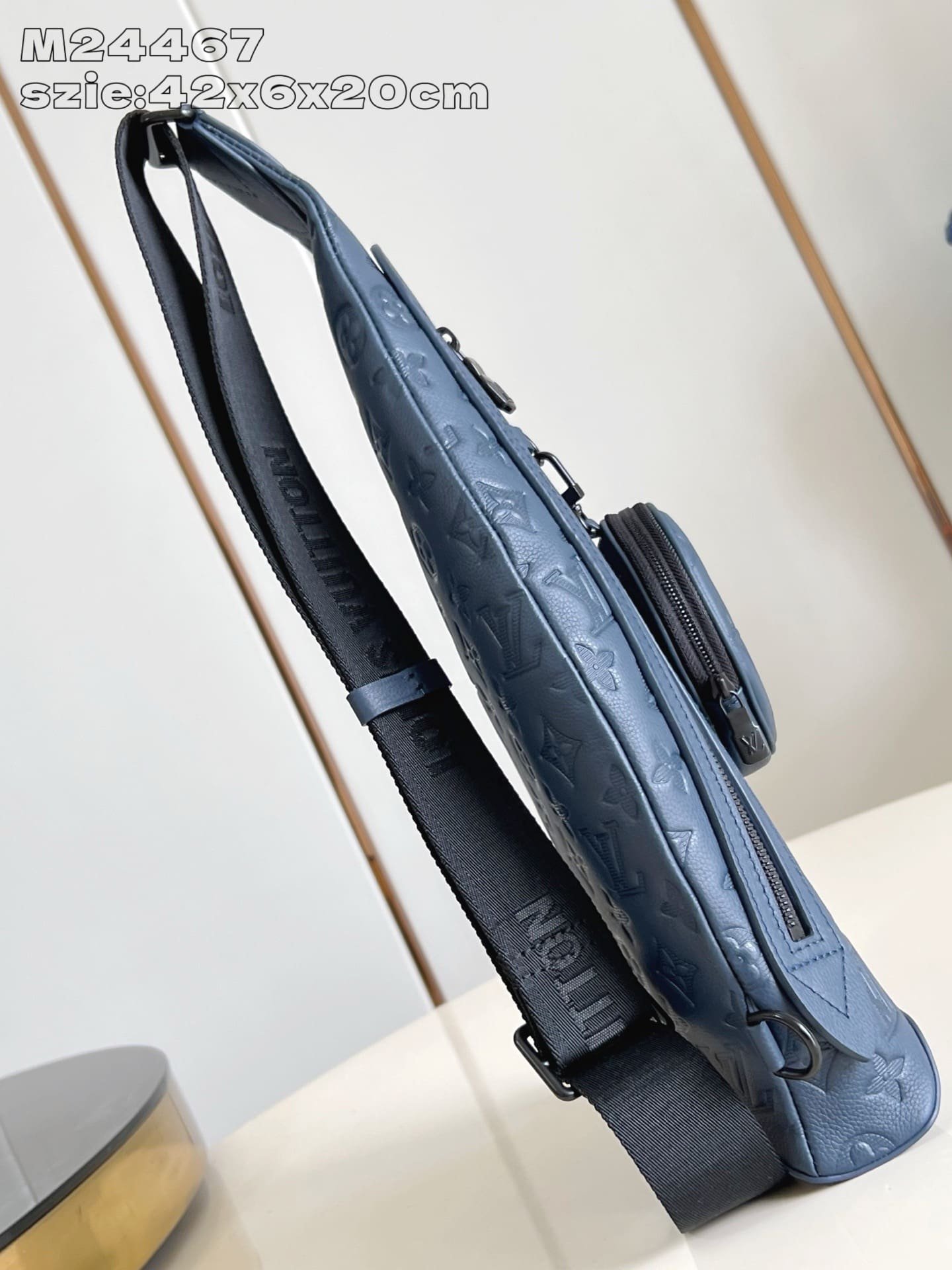 L0vis Vvtt0n M24467 Duo Slingbag