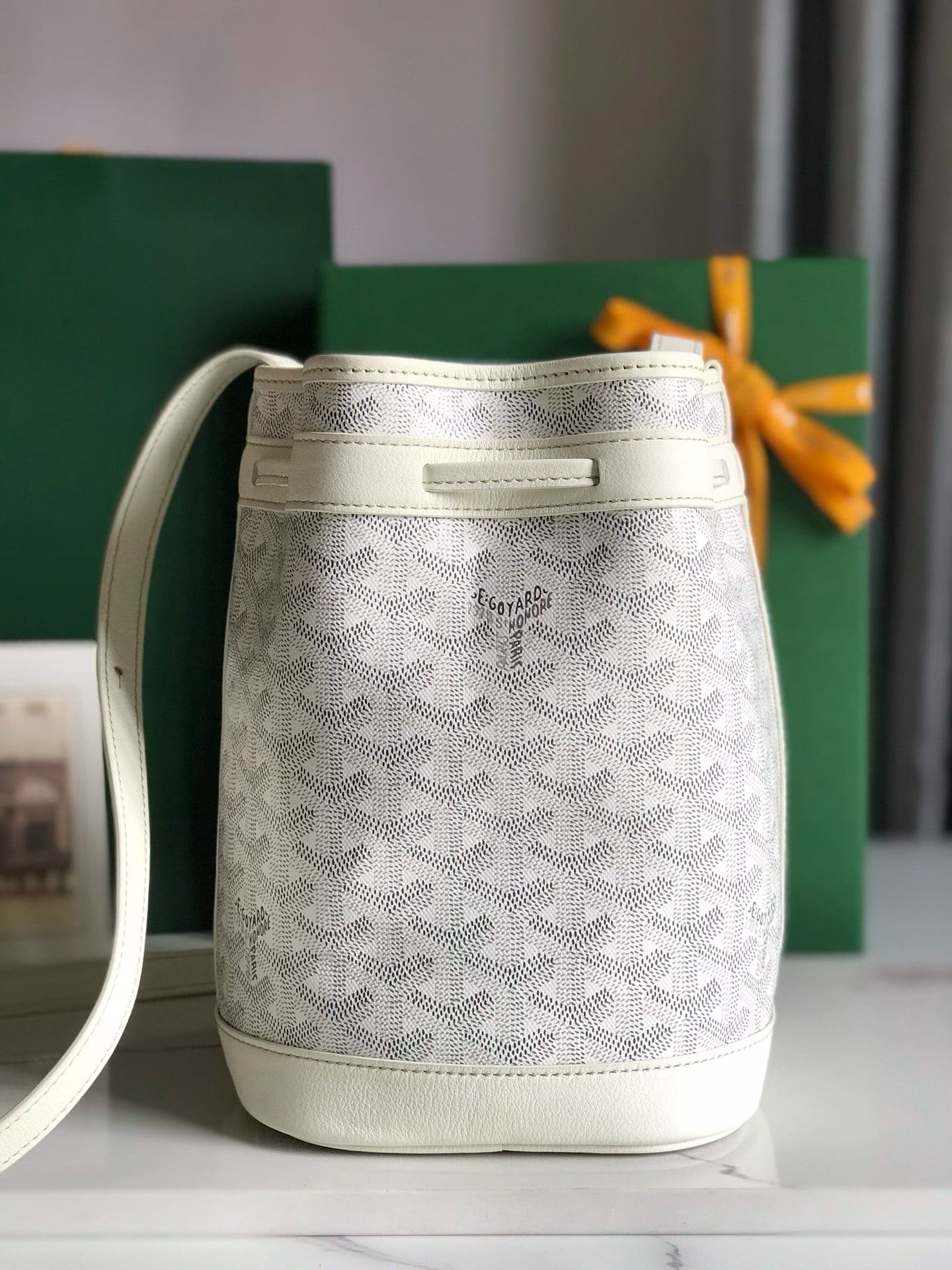 G09ard Petit Flot Bucket Bag