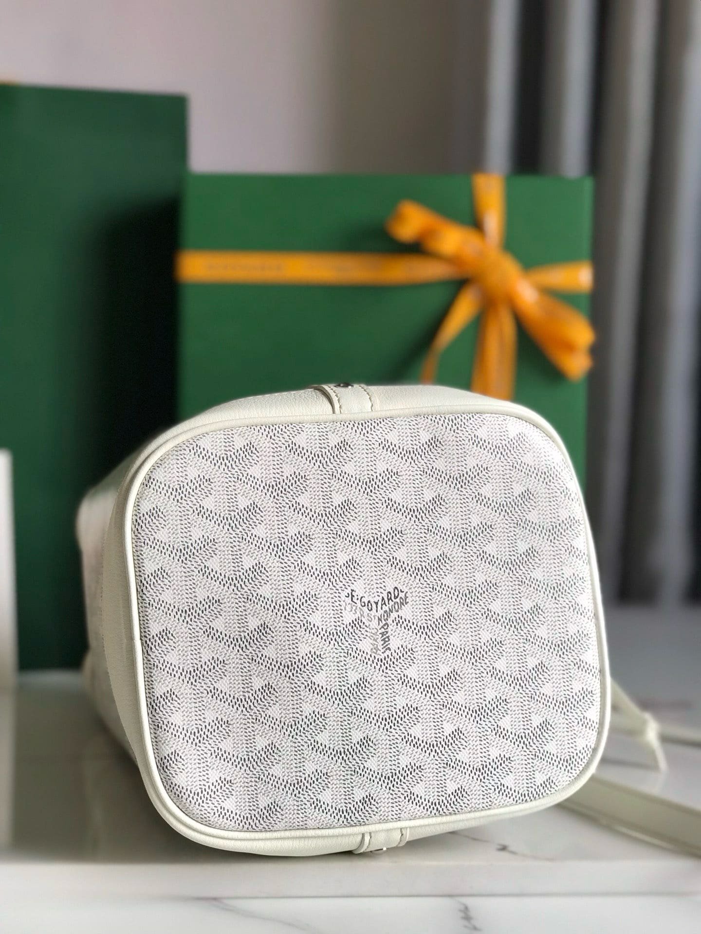 G09ard Petit Flot Bucket Bag