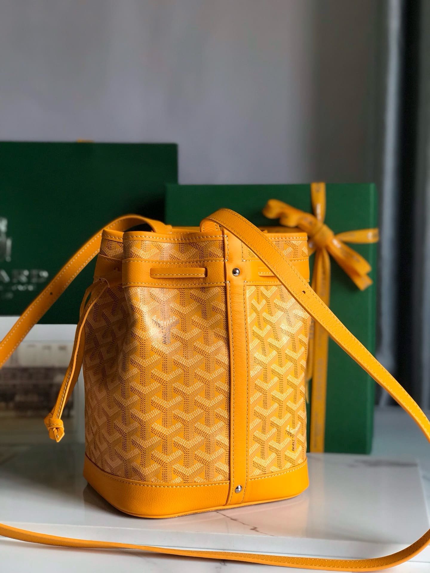 G09ard Petit Flot Bucket Bag