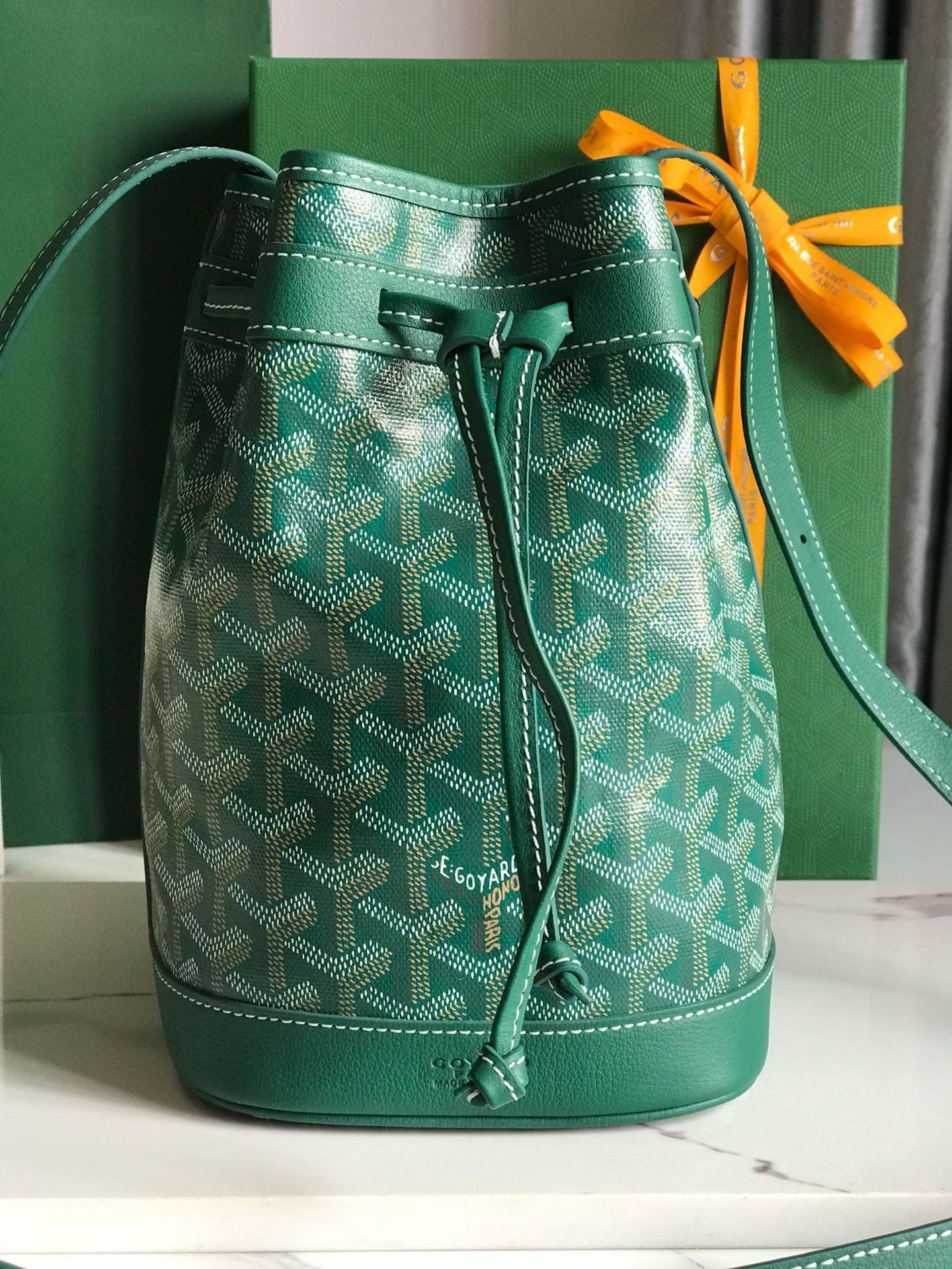 G09ard Petit Flot Bucket Bag