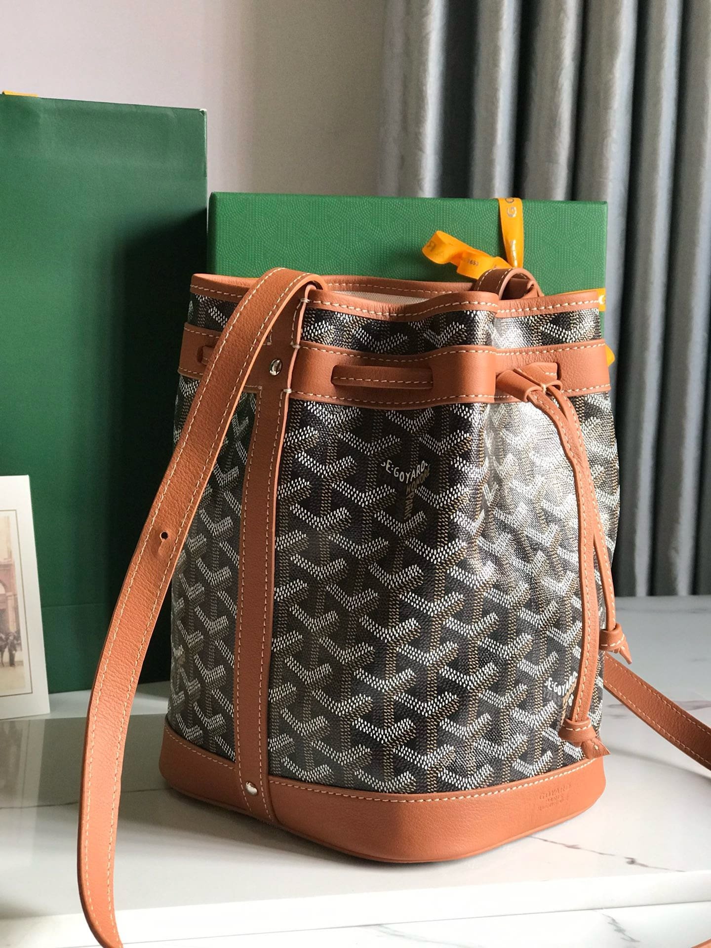 G09ard Petit Flot Bucket Bag