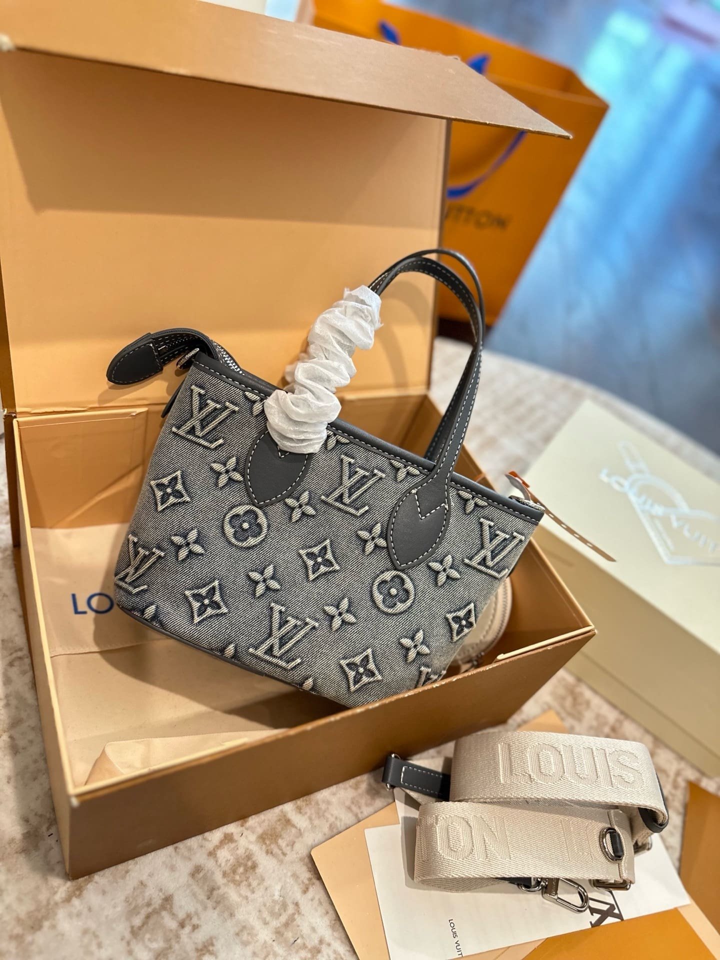 L0vis Vvtt0n mini tote bag