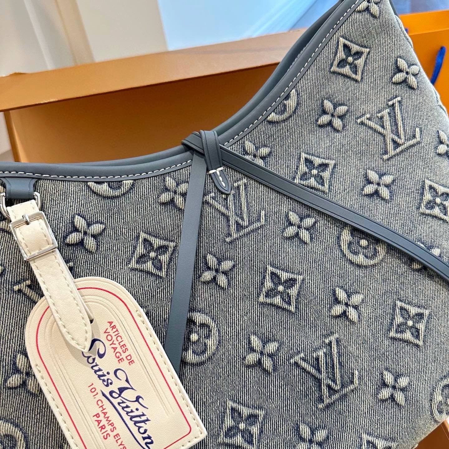 L0vis Vvtt0n Carryall
