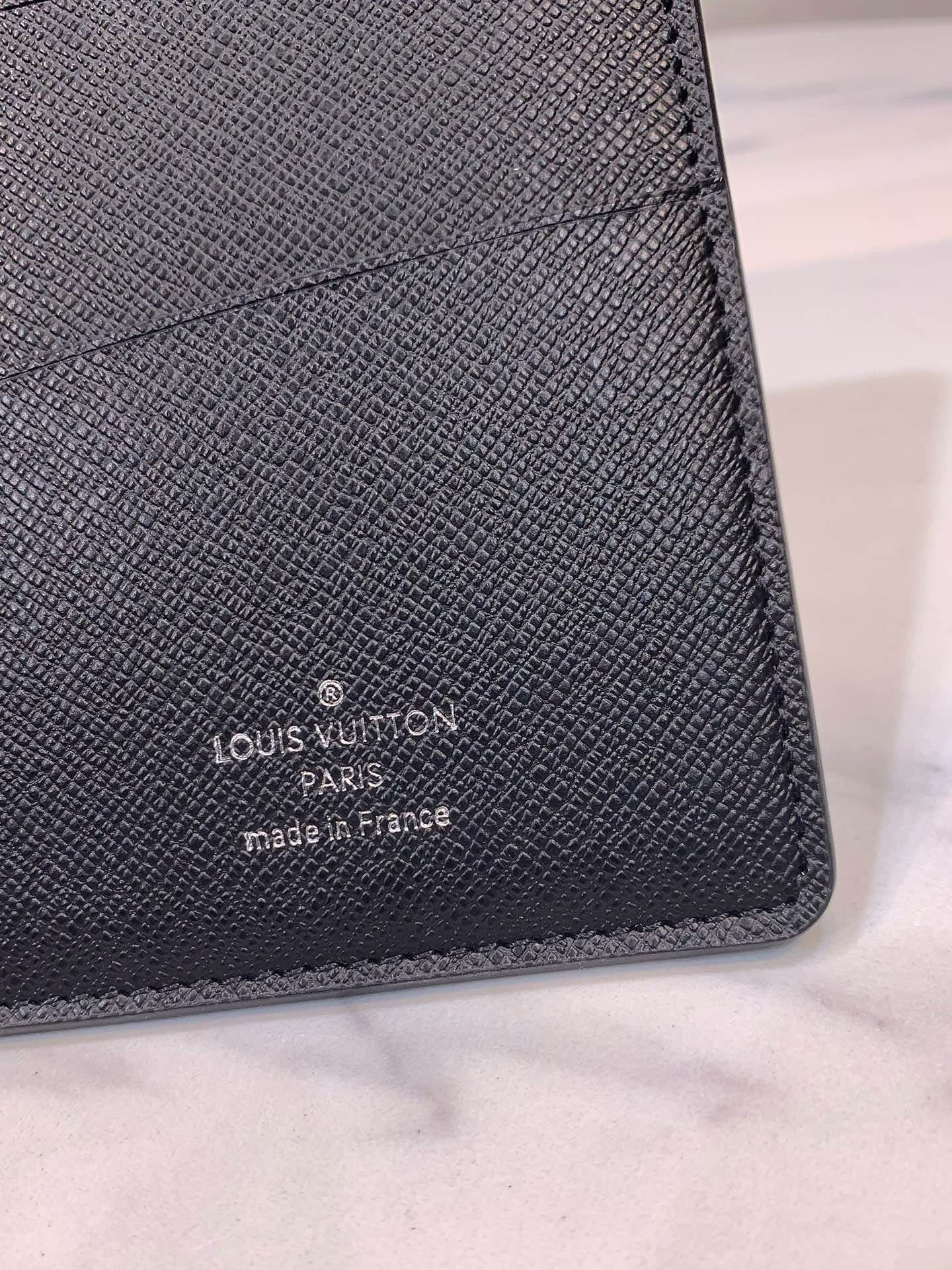 L0vis Vvtt0n M61697 Brazza Wallet