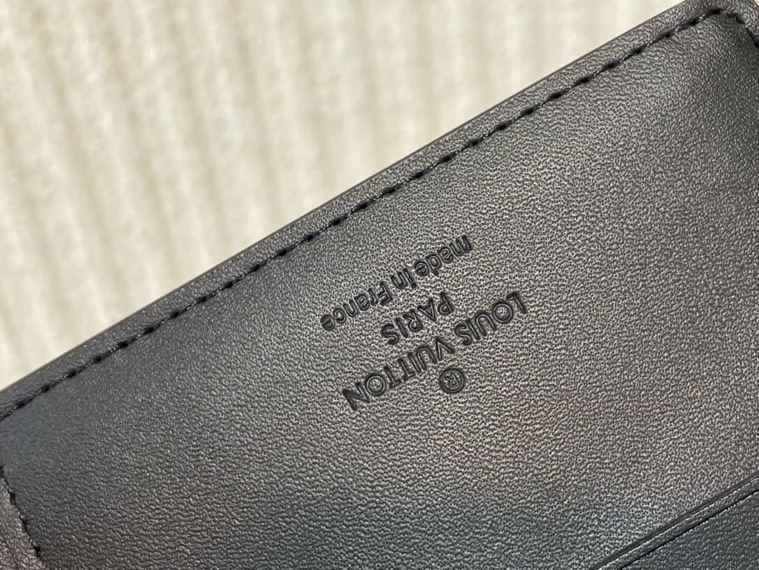 L0vis Vvtt0n M82072 Multiple Wallet