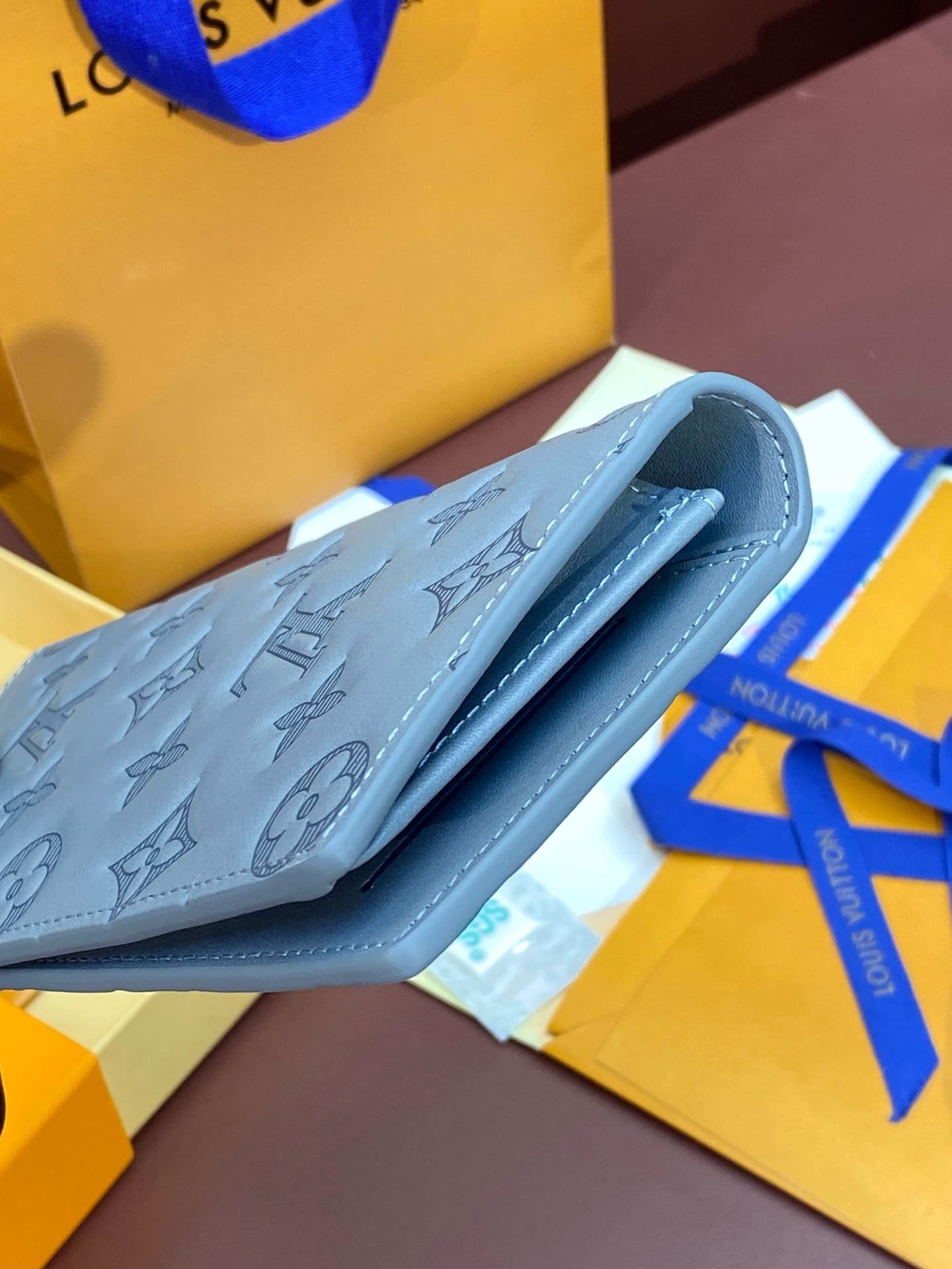 L0vis Vvtt0n M81335 Brazza Wallet