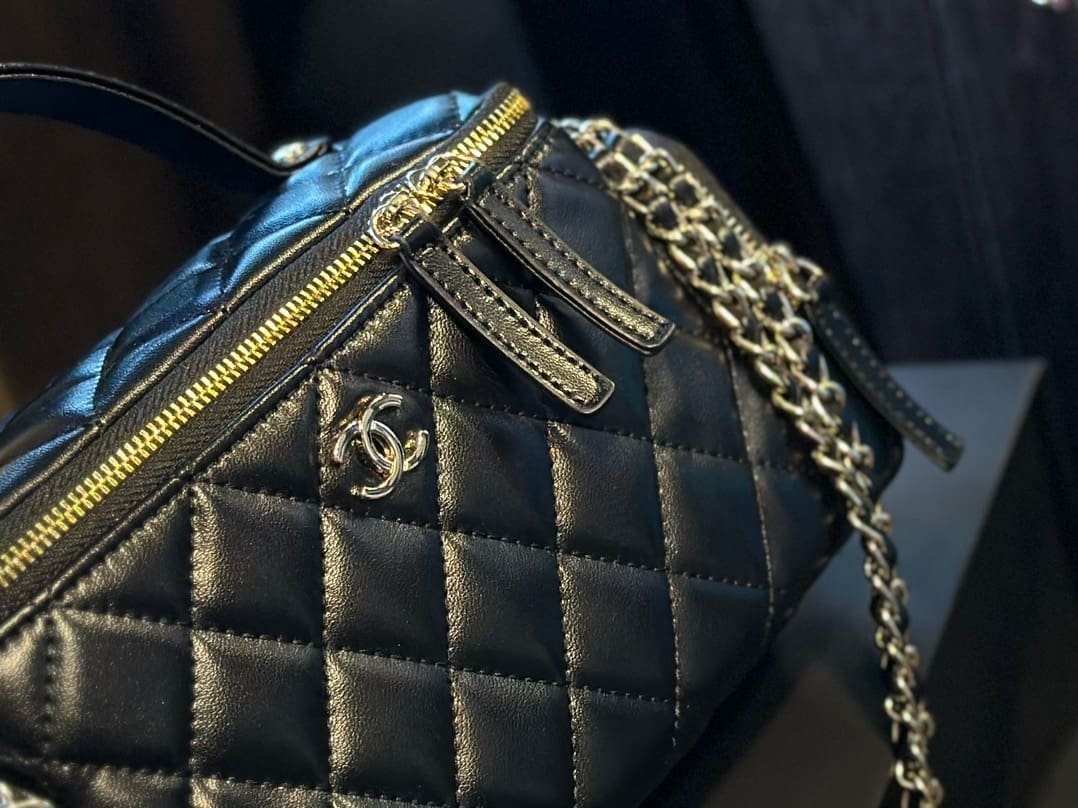Ch**el Vanity Case