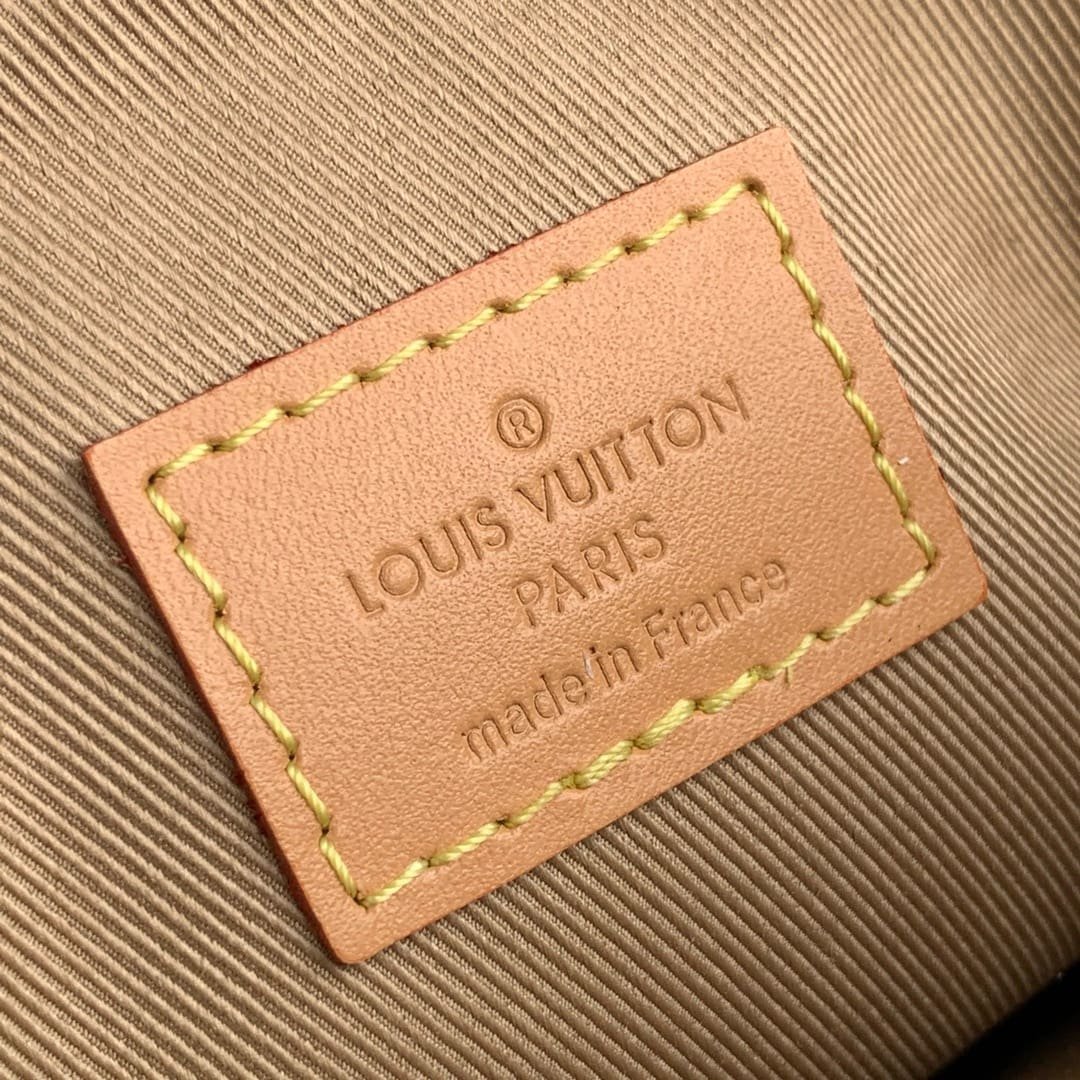 L0vis Vvtt0n M80746 Monogram Utility Phone Sleeve