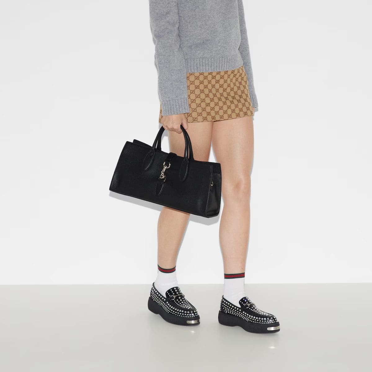 Gvc*1 Medium tote bag with hook closure