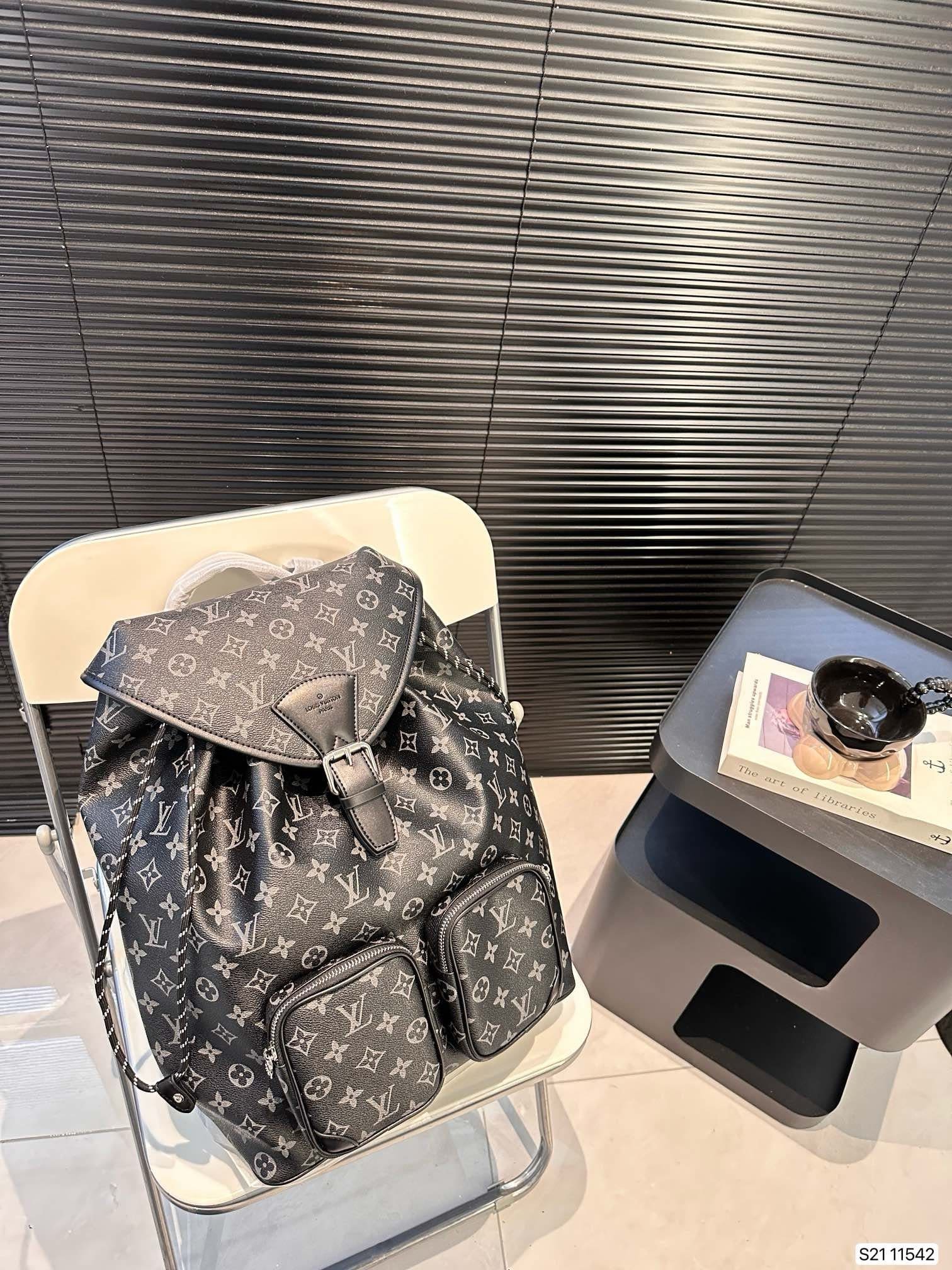 L0vis Vvtt0n Backpack
