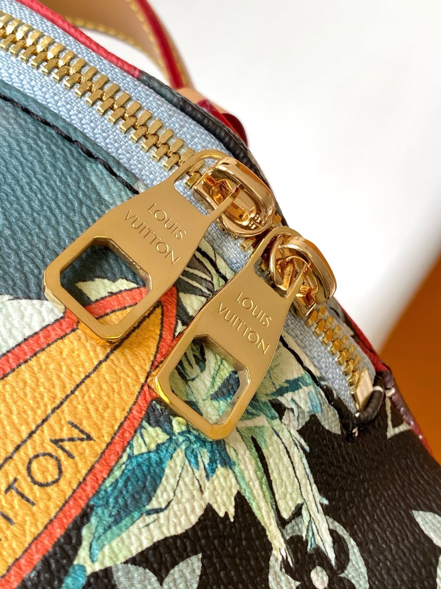 L0vis Vvtt0n M24992 Rush Bumbag