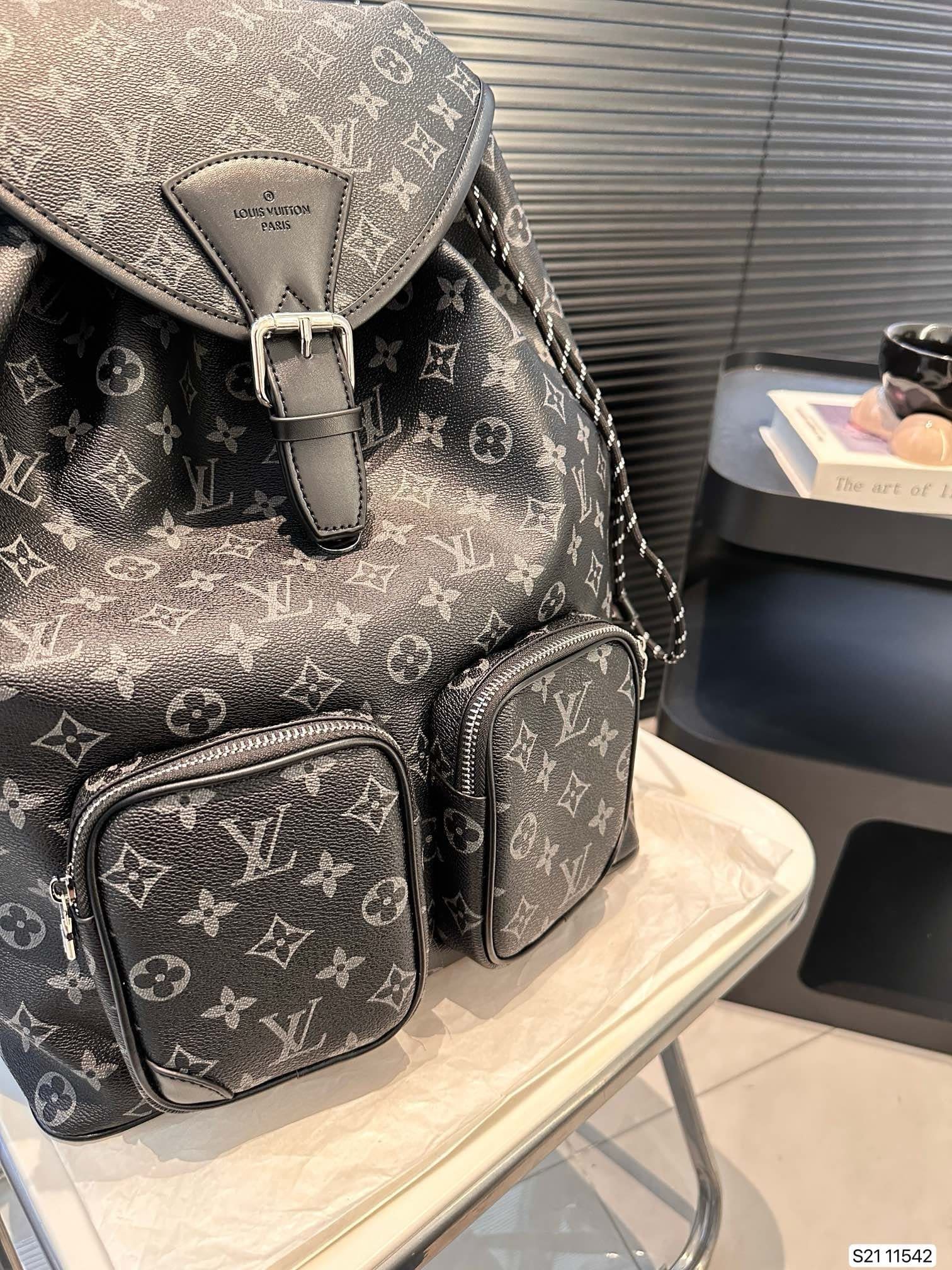 L0vis Vvtt0n Backpack
