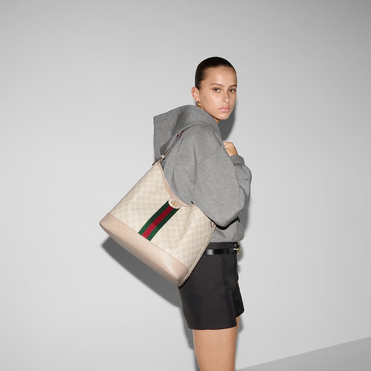 Gvc*1 OPHIDIA GG MEDIUM SHOULDER BAG