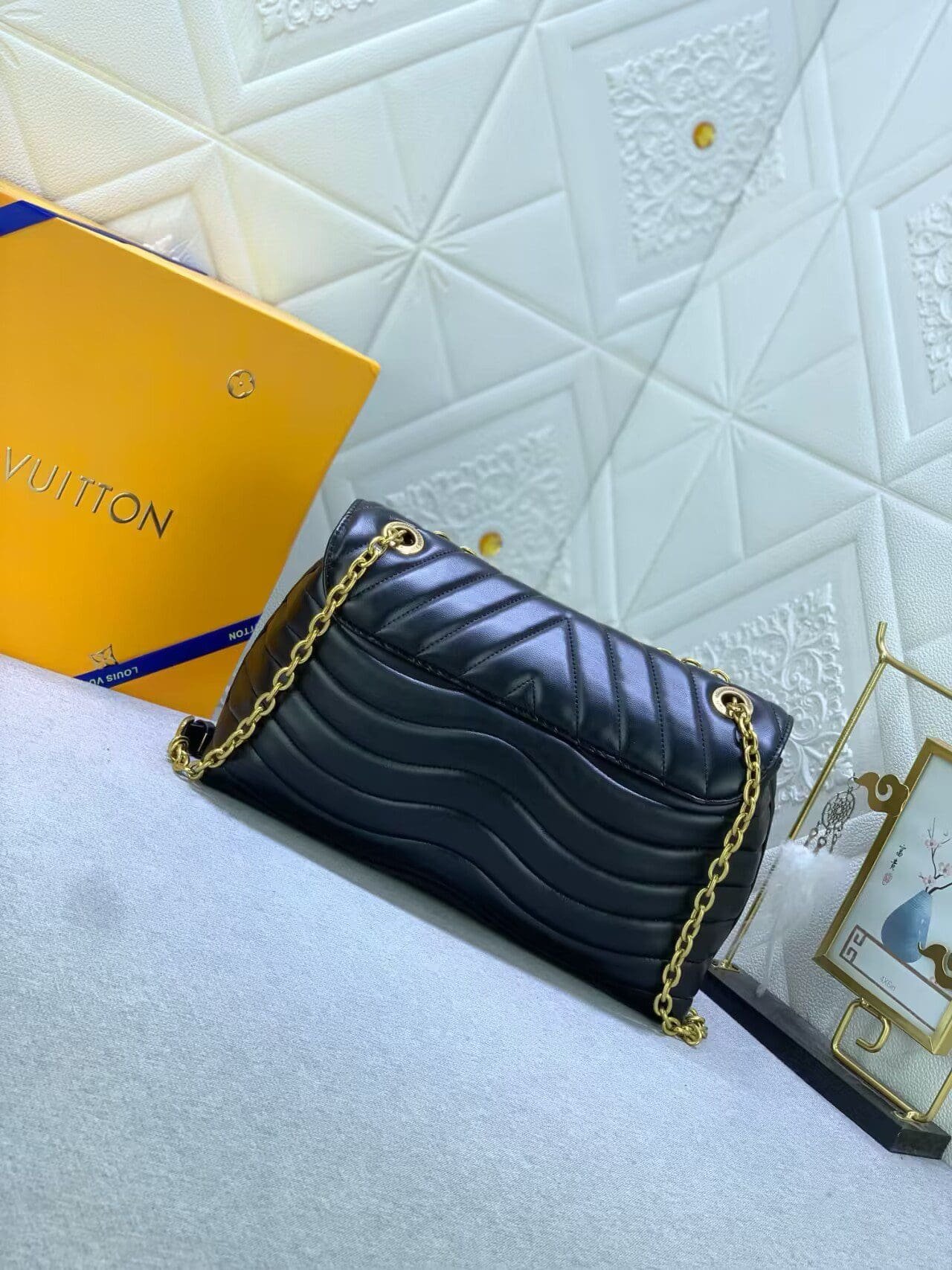 L0vis Vvtt0n M21615 New Wave Chain Bag GM Black