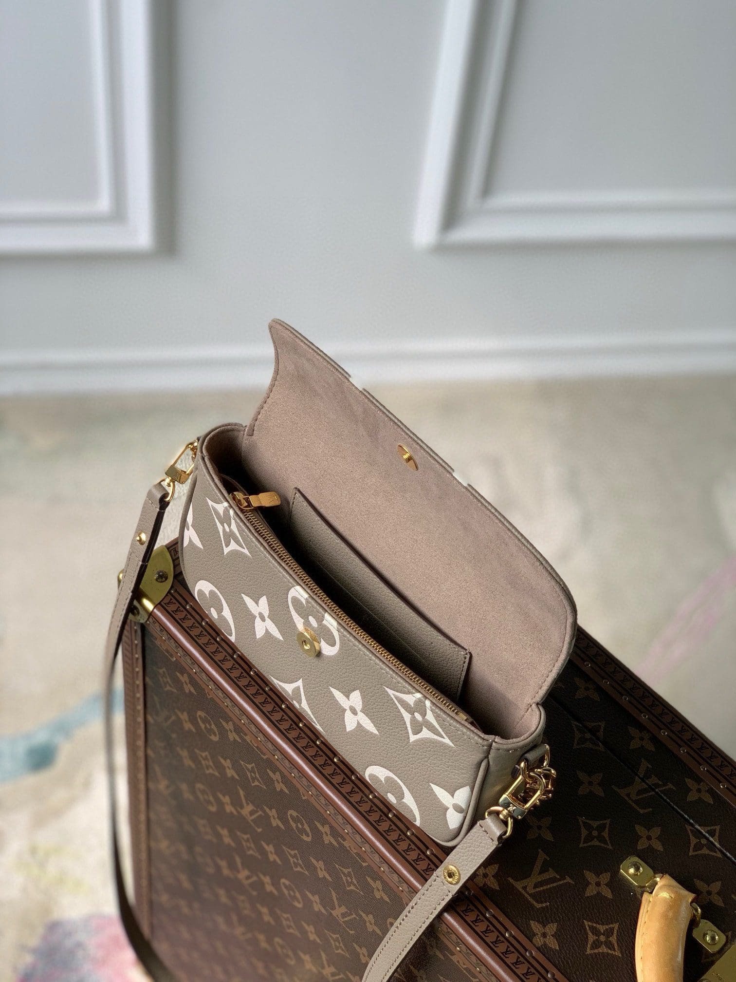 L0vis Vvtt0n M82211 Wallet On Chain Ivy