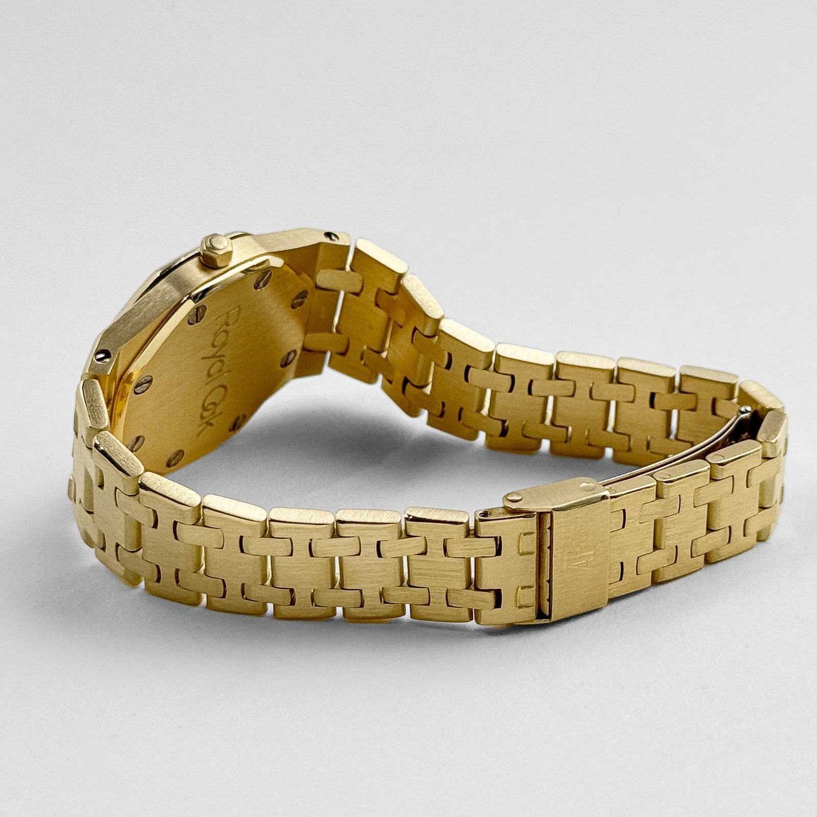 Audemars P1g*et Royal Oak Vintage ‘Ladies’ Yellow Gold Champagne D1am0nd Dial Quartz 26mm