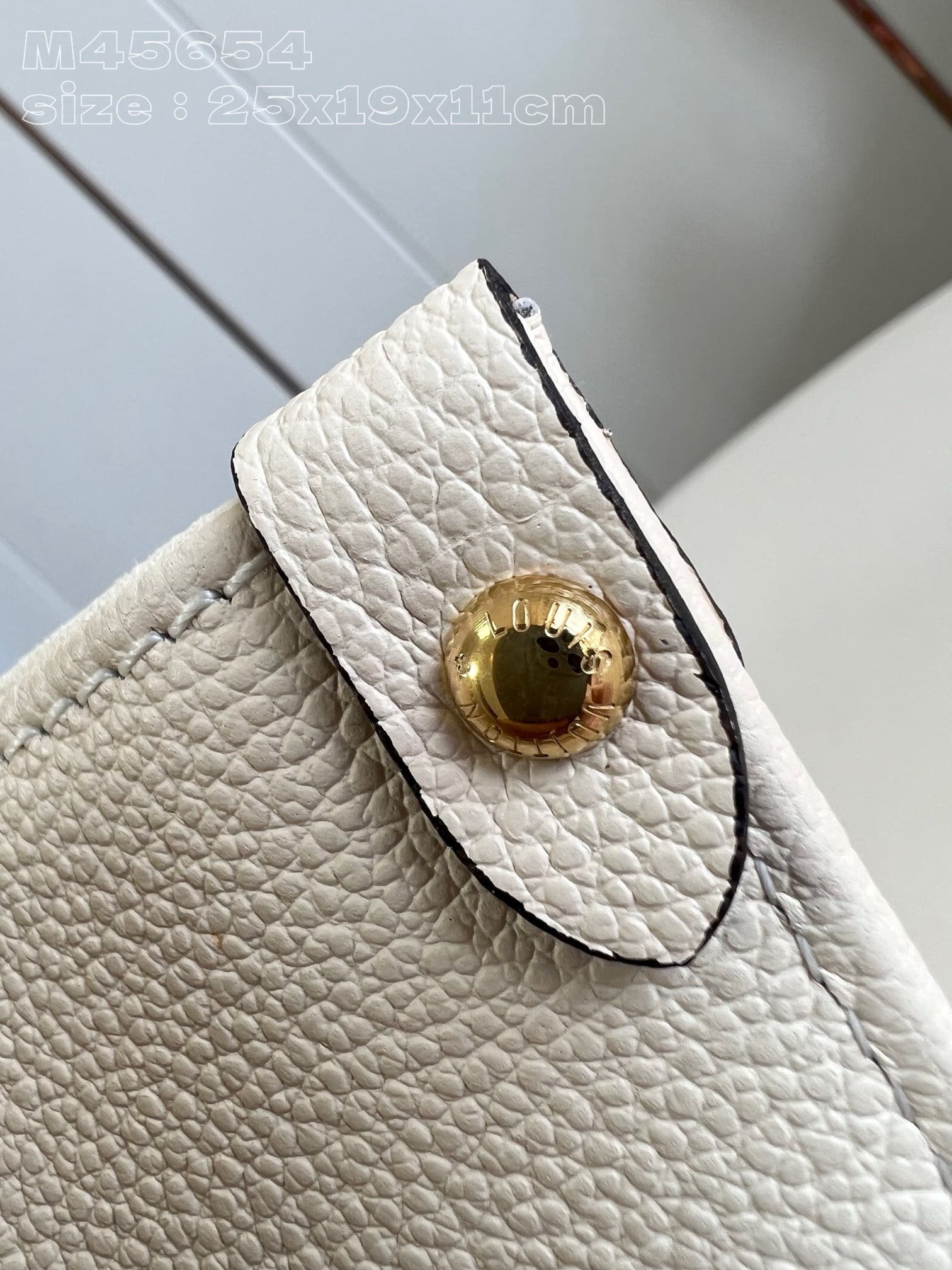 L0vis Vvtt0n White Empreinte Onthego PM M45654
