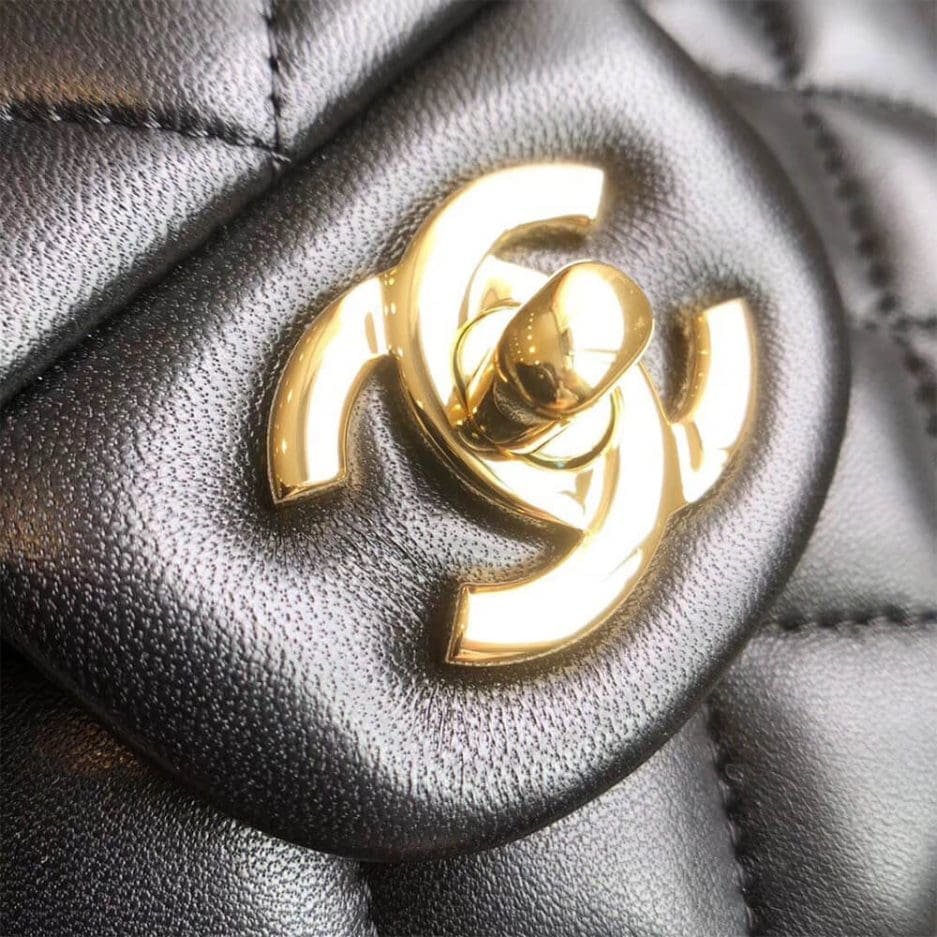 Ch**el SMALL CLASSIC HANDBAG LAMBSKIN & GOLD METAL